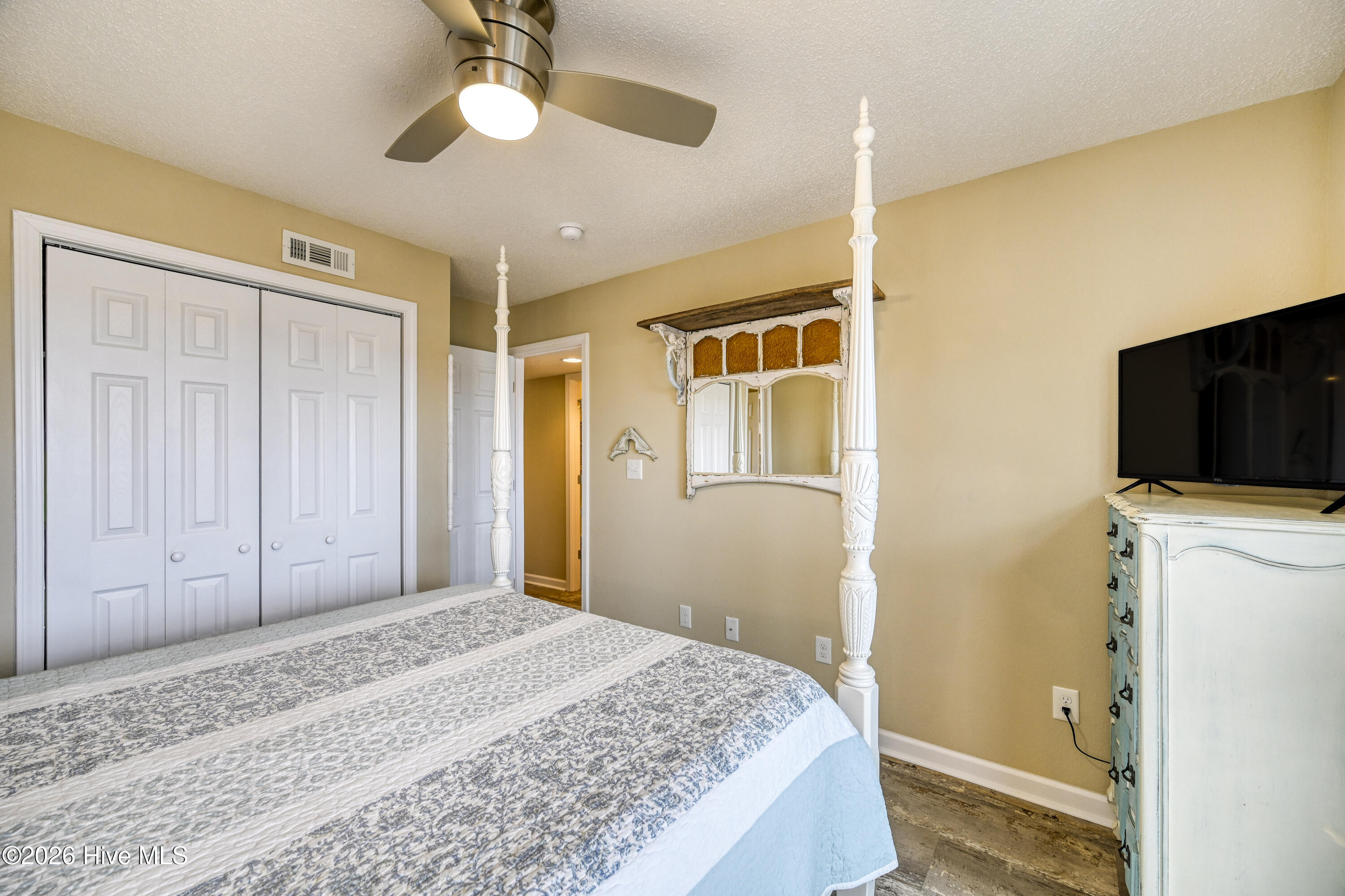 100558069 | Photo 49