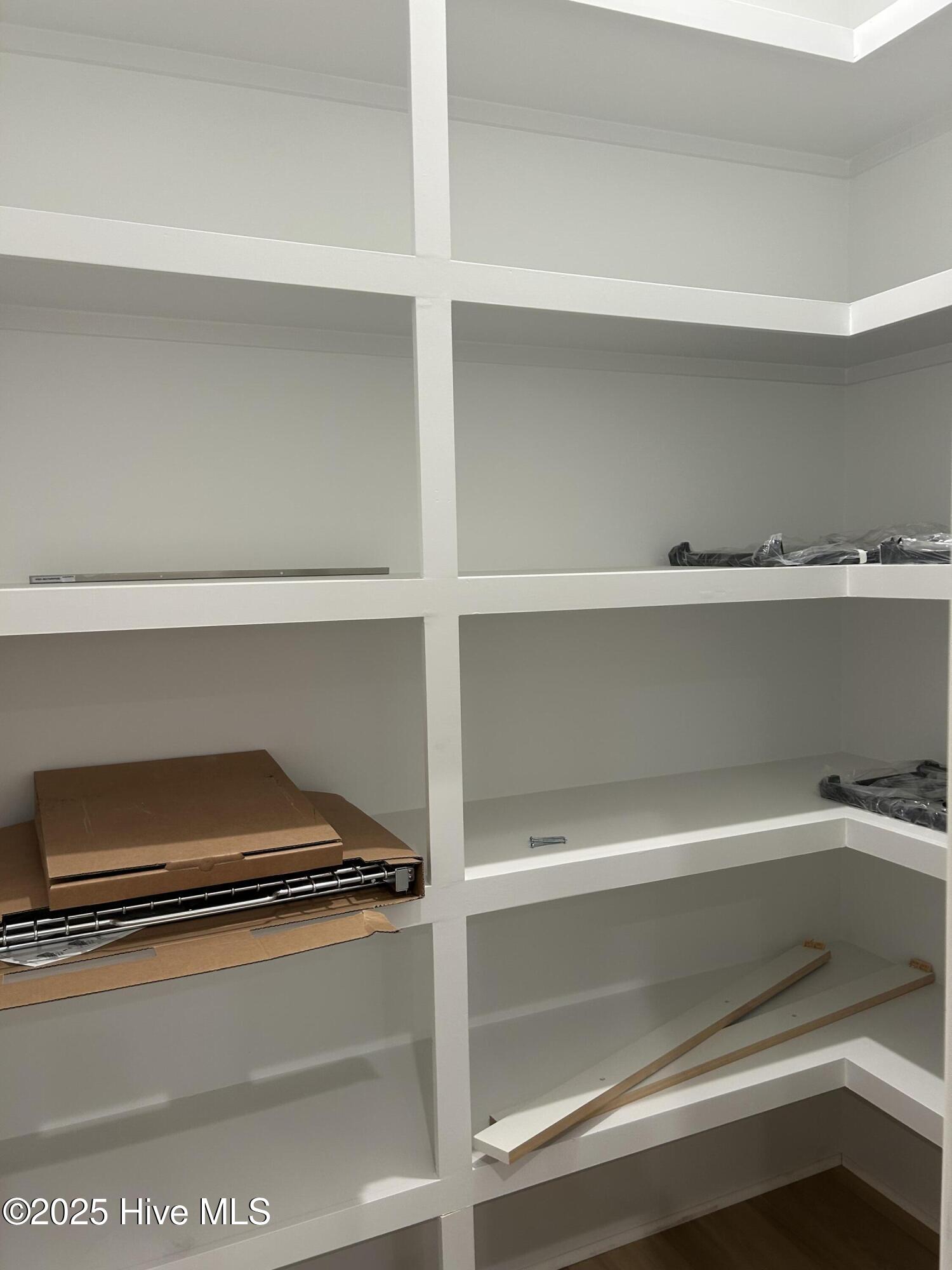 100531087 | Photo 24