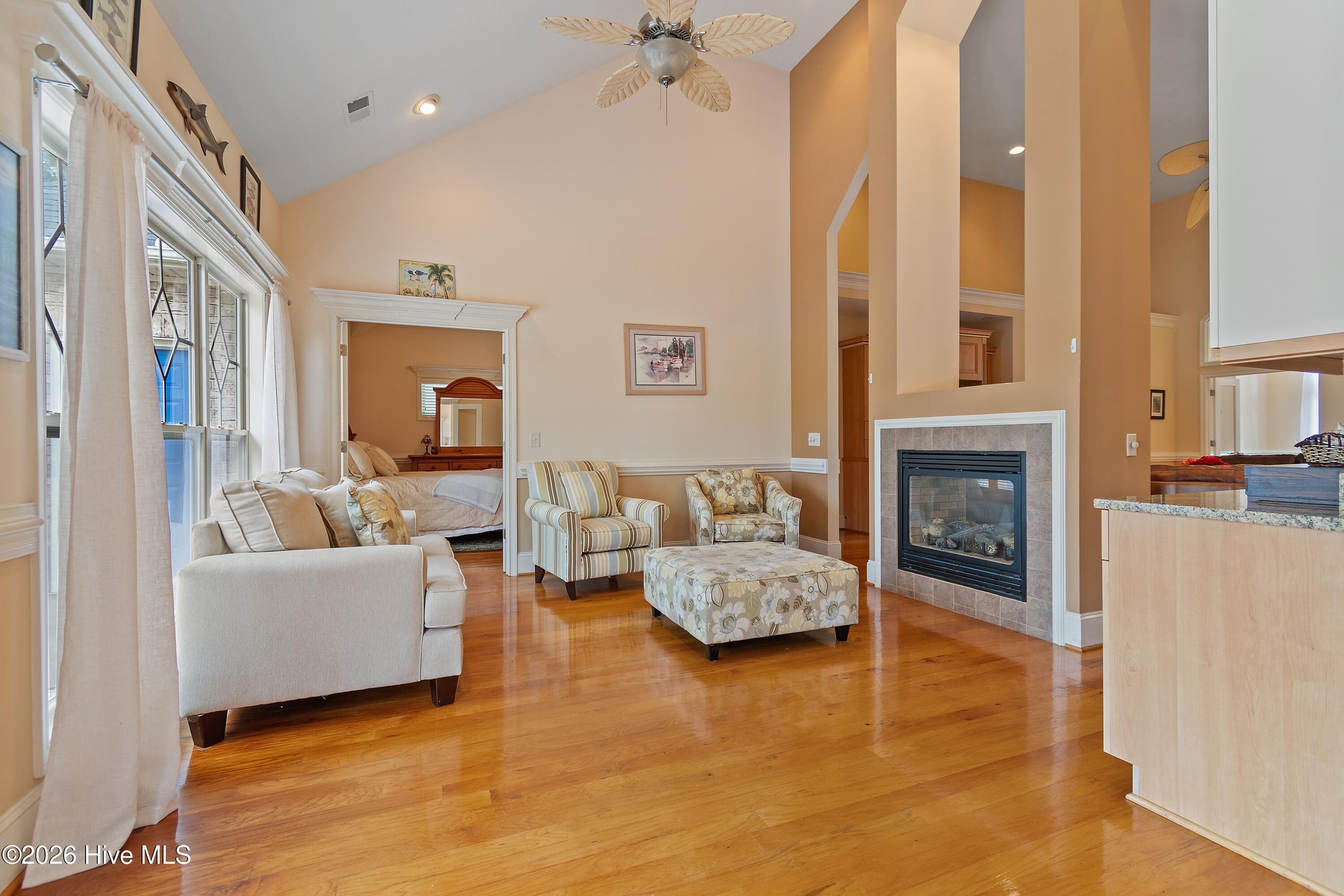100591519 | Photo 21