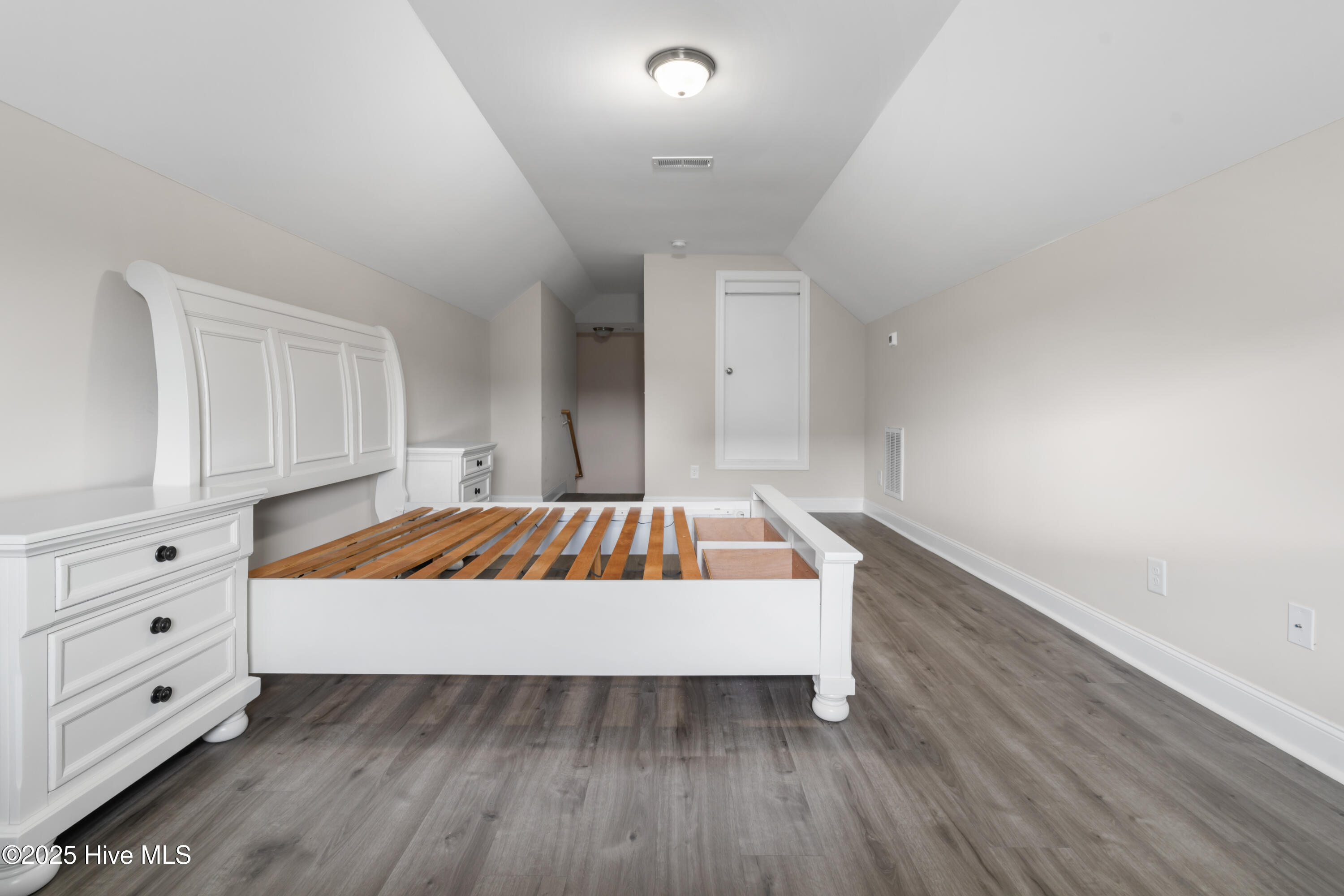 100518721 | Photo 36