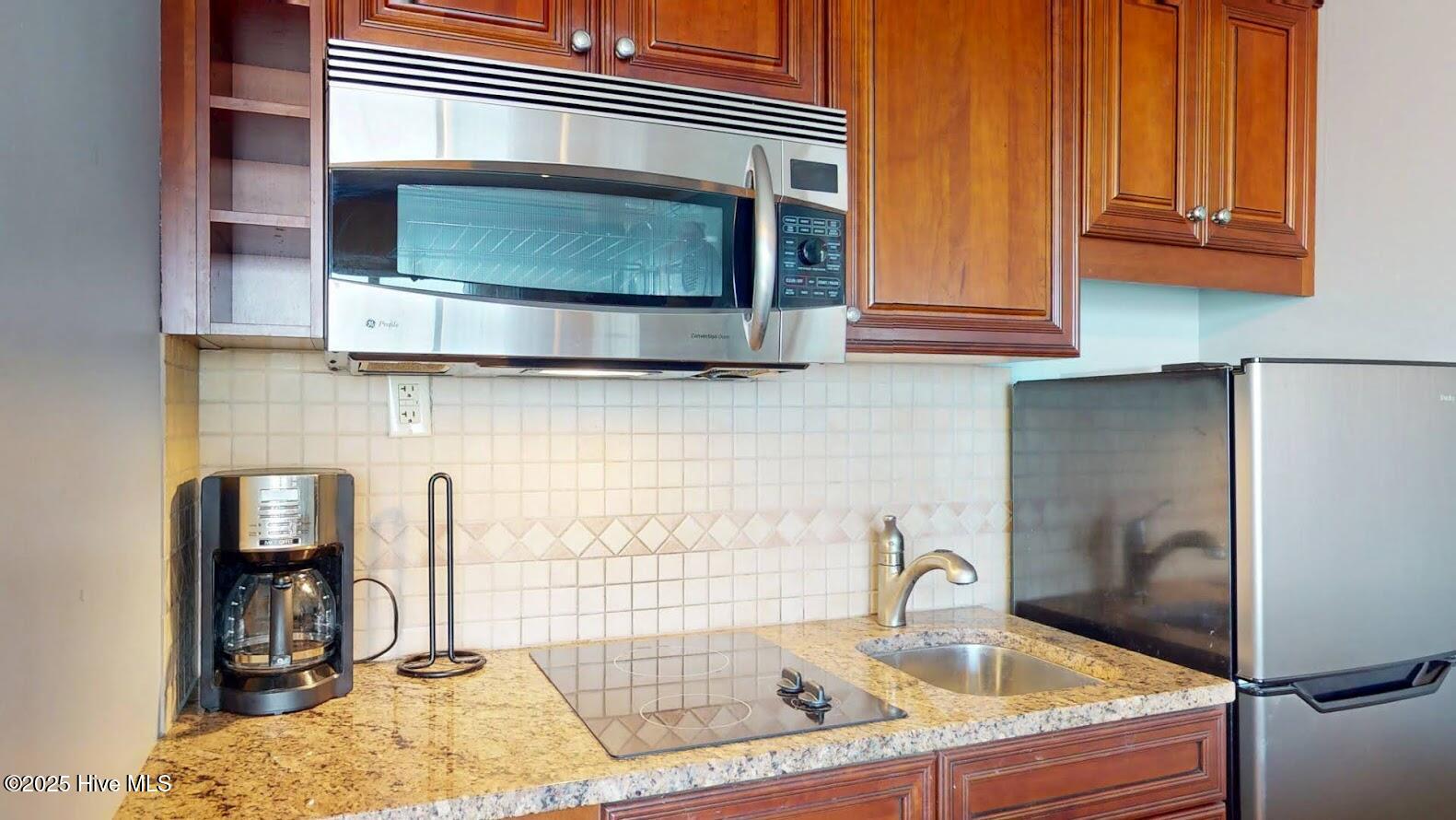 100537311 | Photo 11