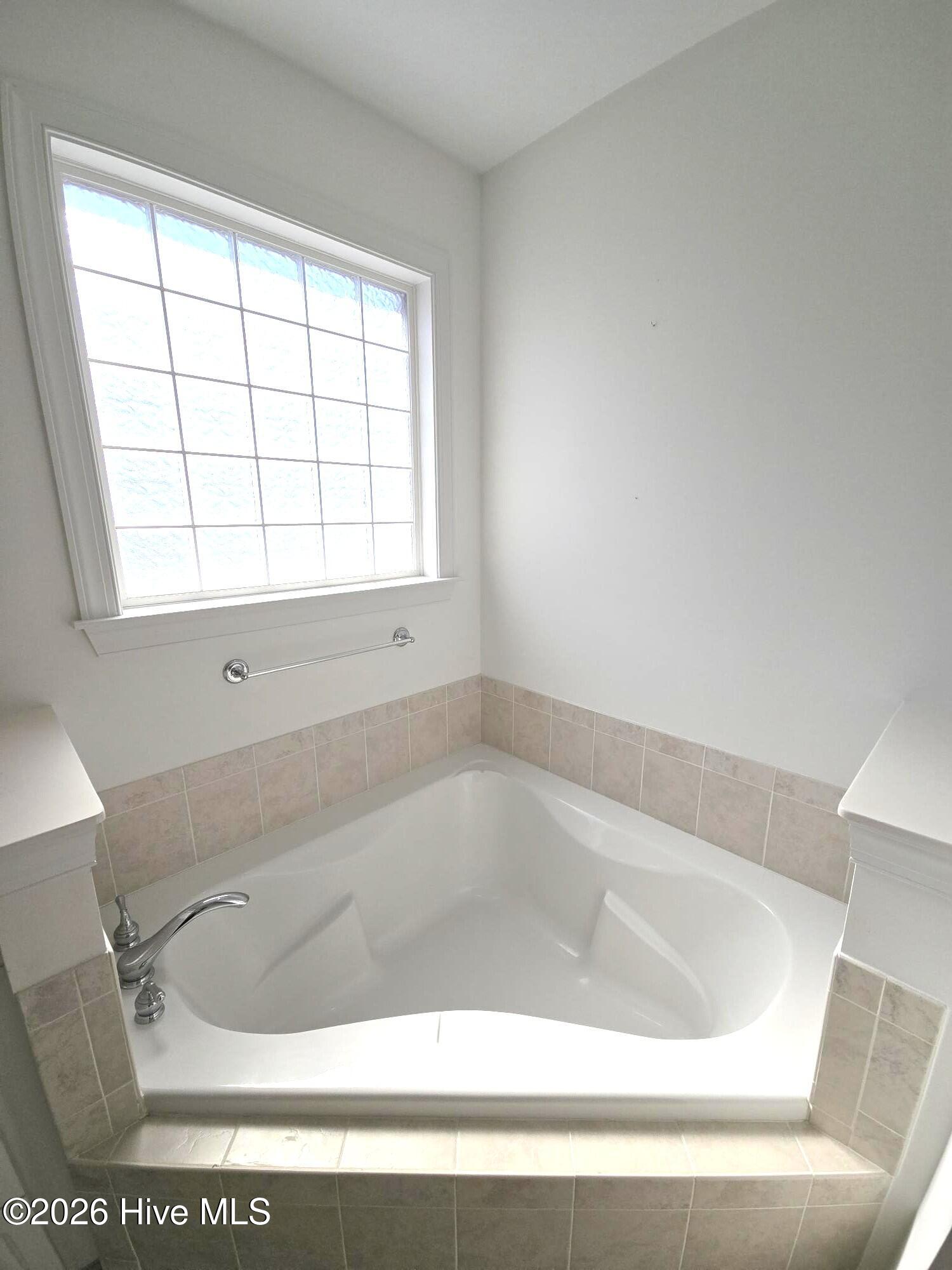 100526978 | Photo 18