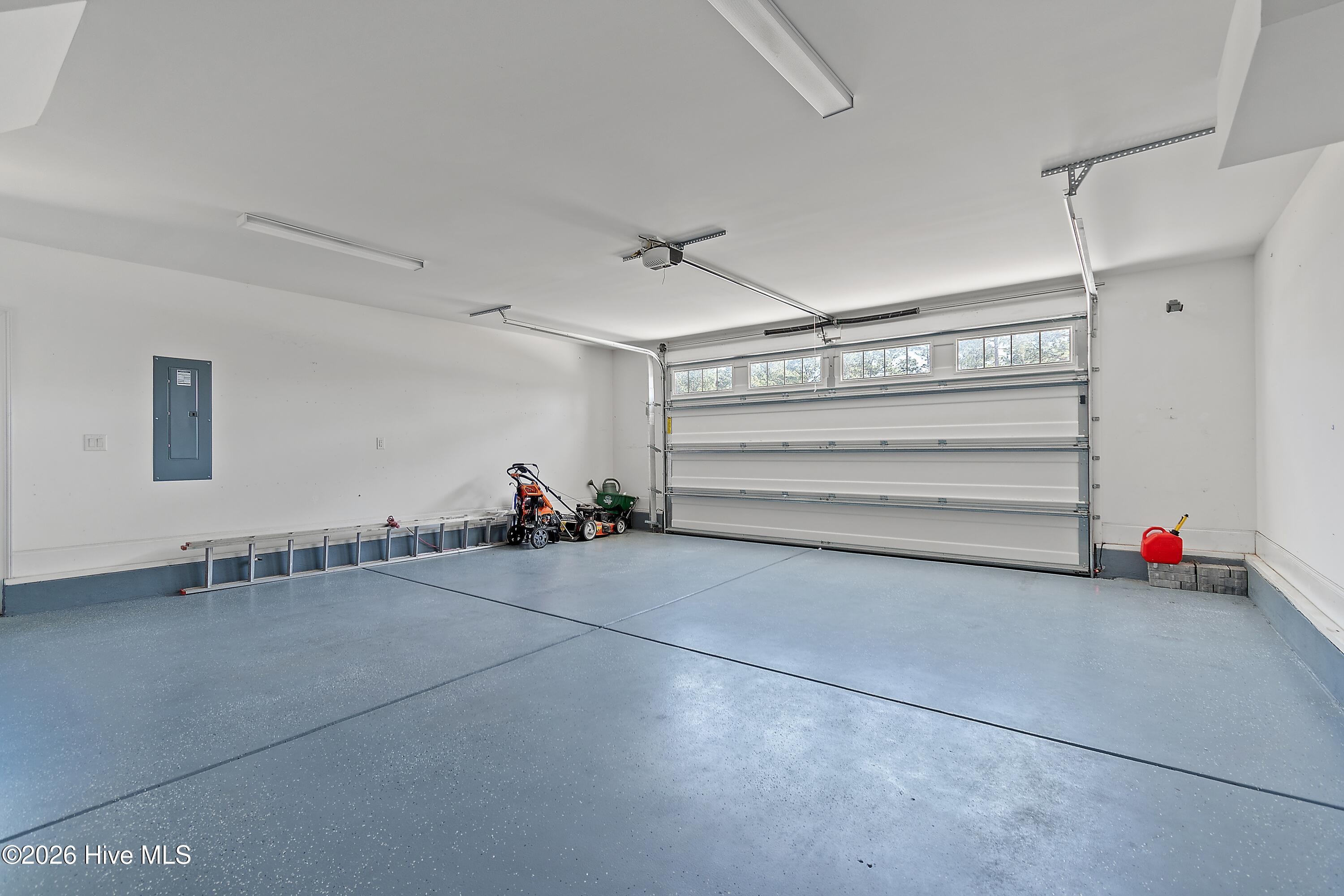 100564386 | Photo 34