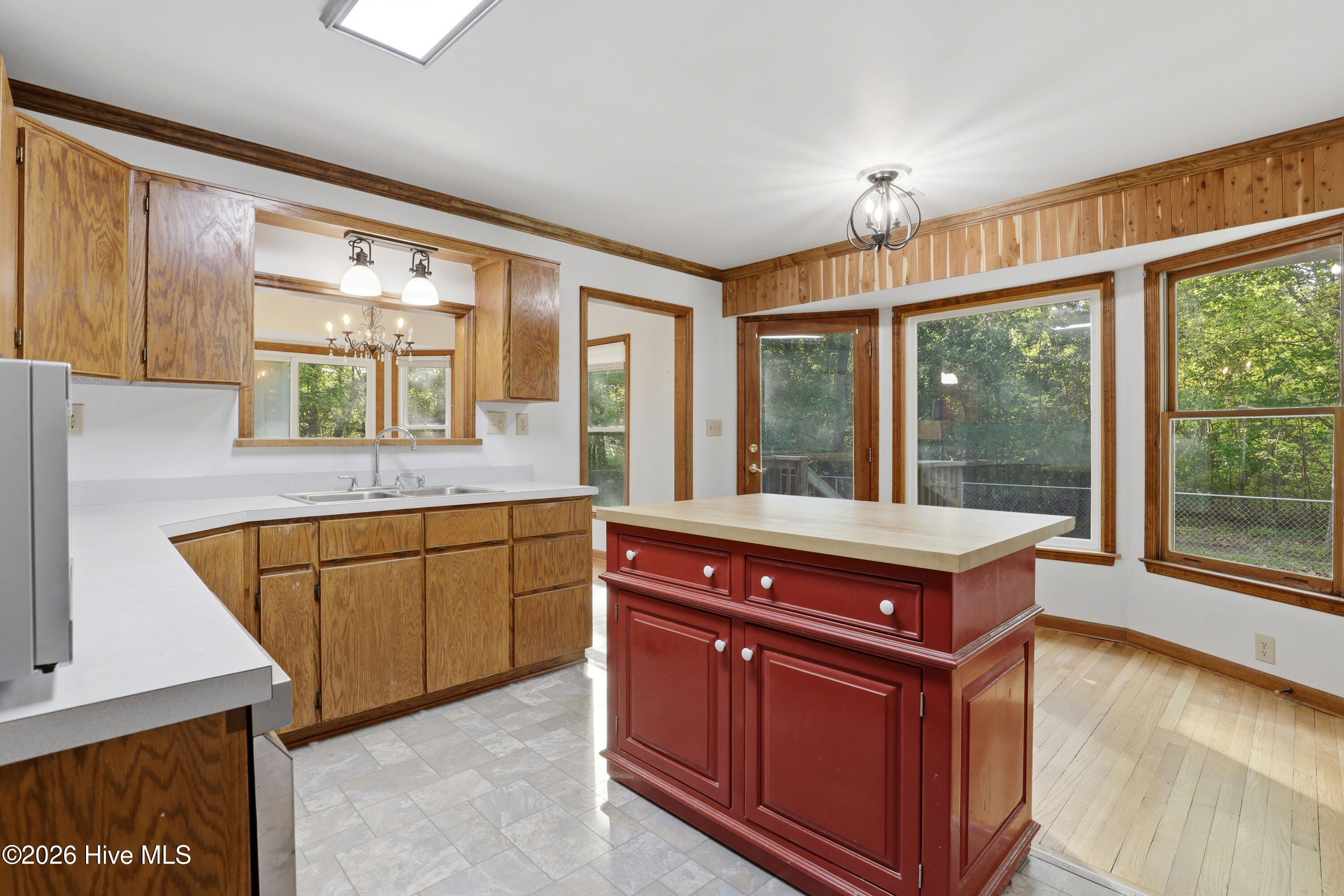 100569494 | Photo 29