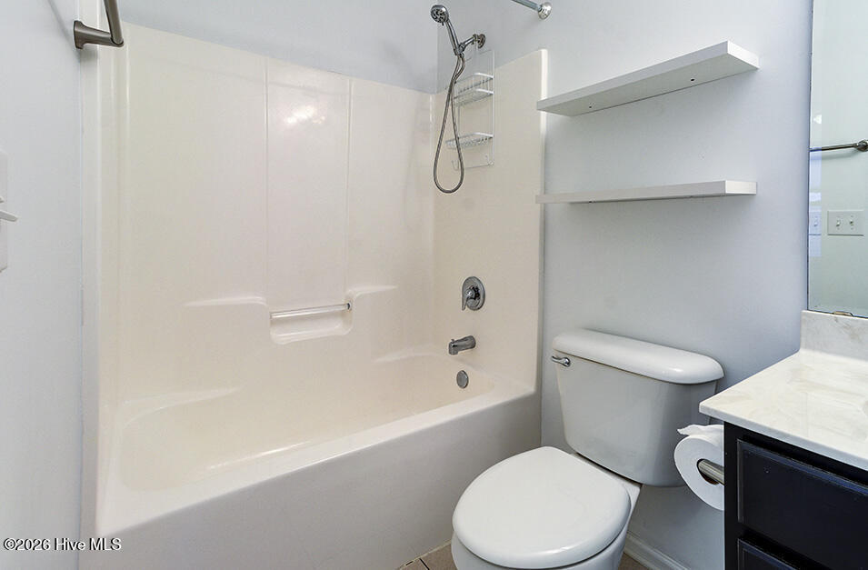 100548182 | Photo 14