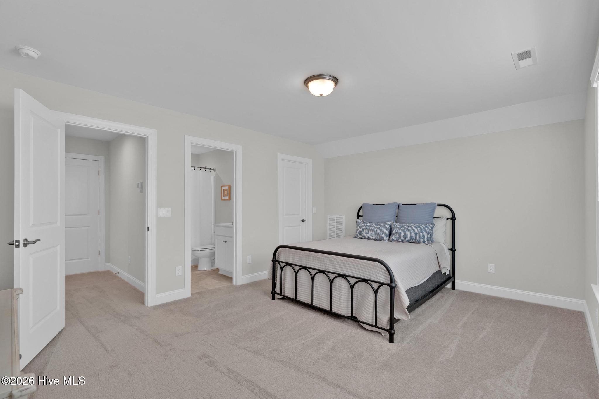 100567650 | Photo 33