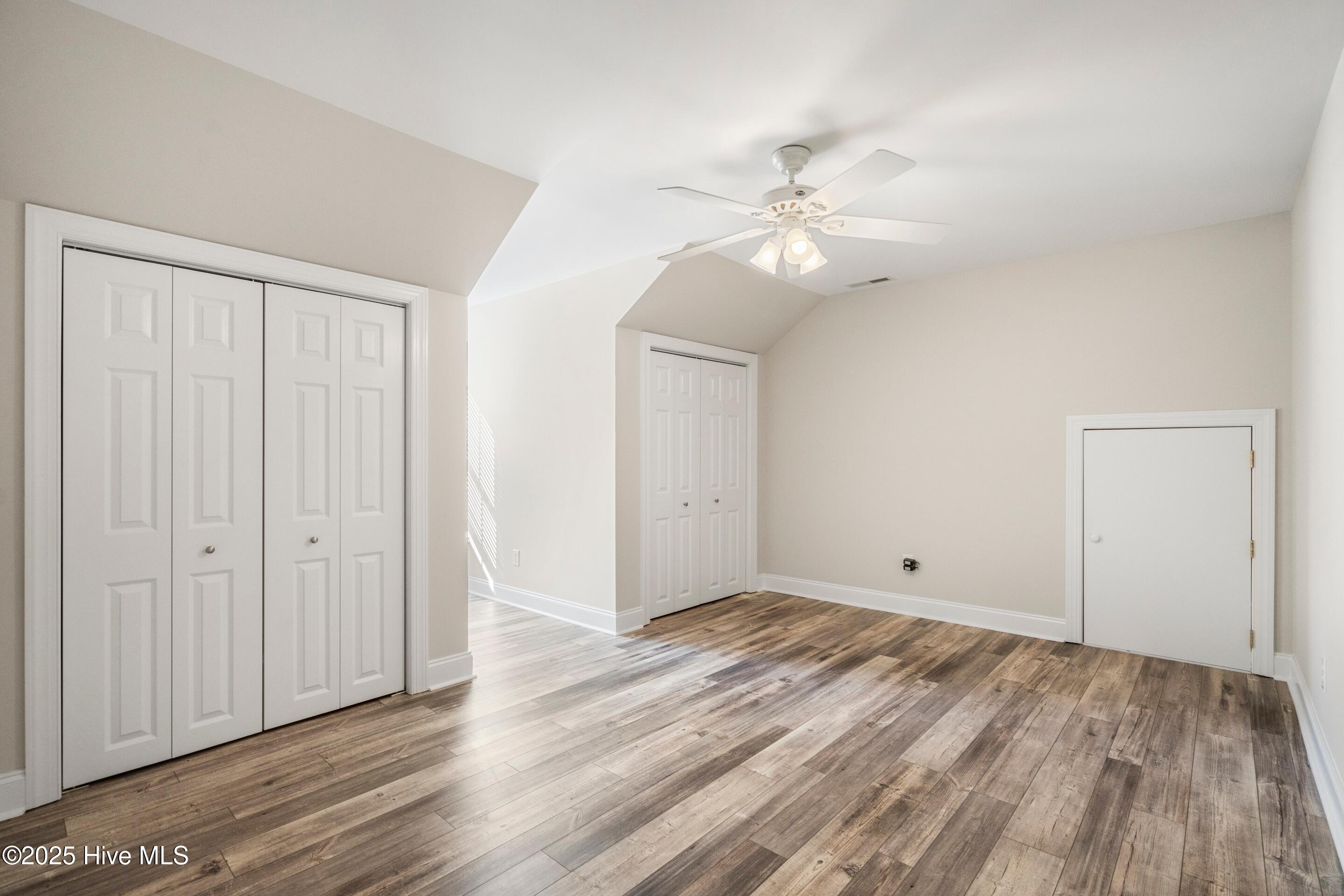 100537413 | Photo 33