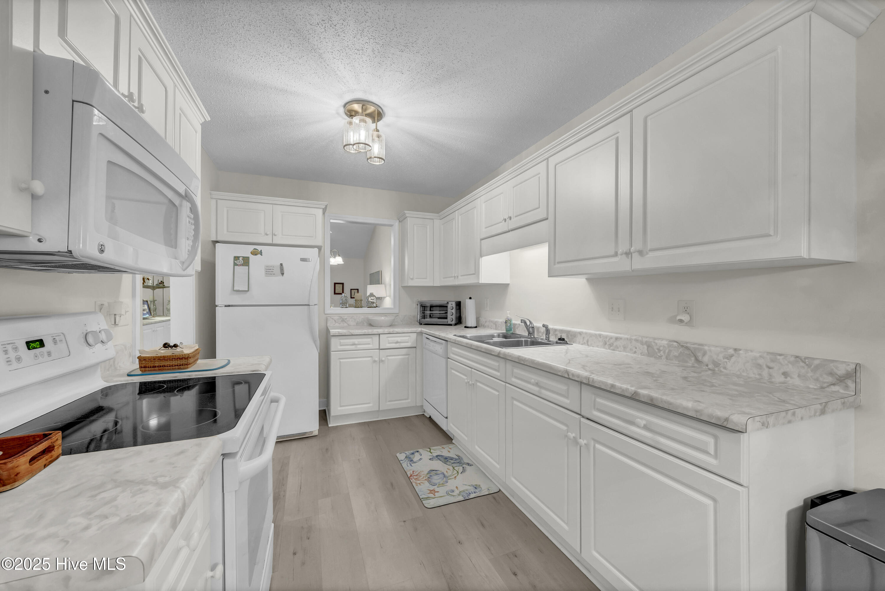 100545901 | Photo 22