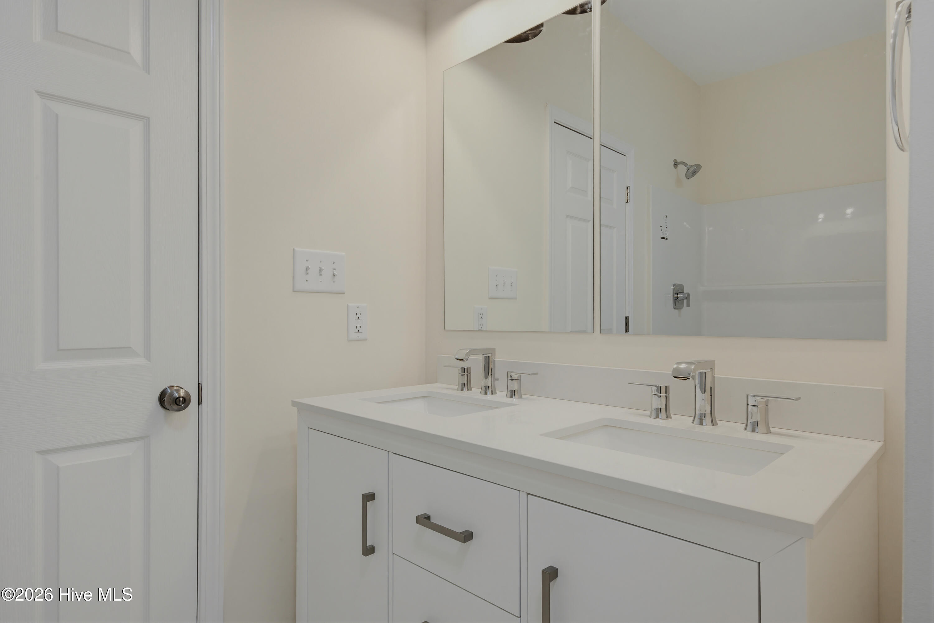 100563323 | Photo 17