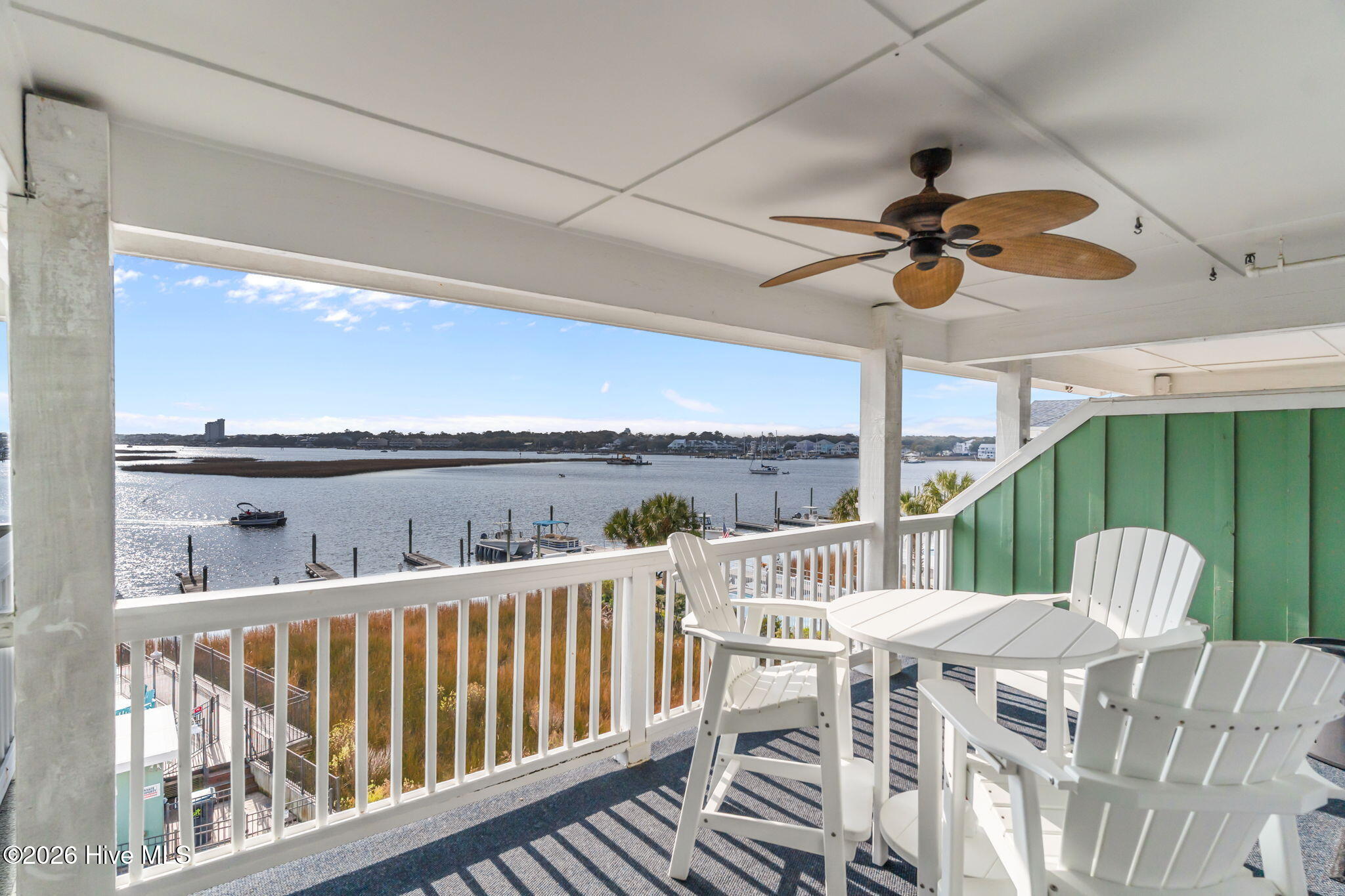 100548962 | Photo 35