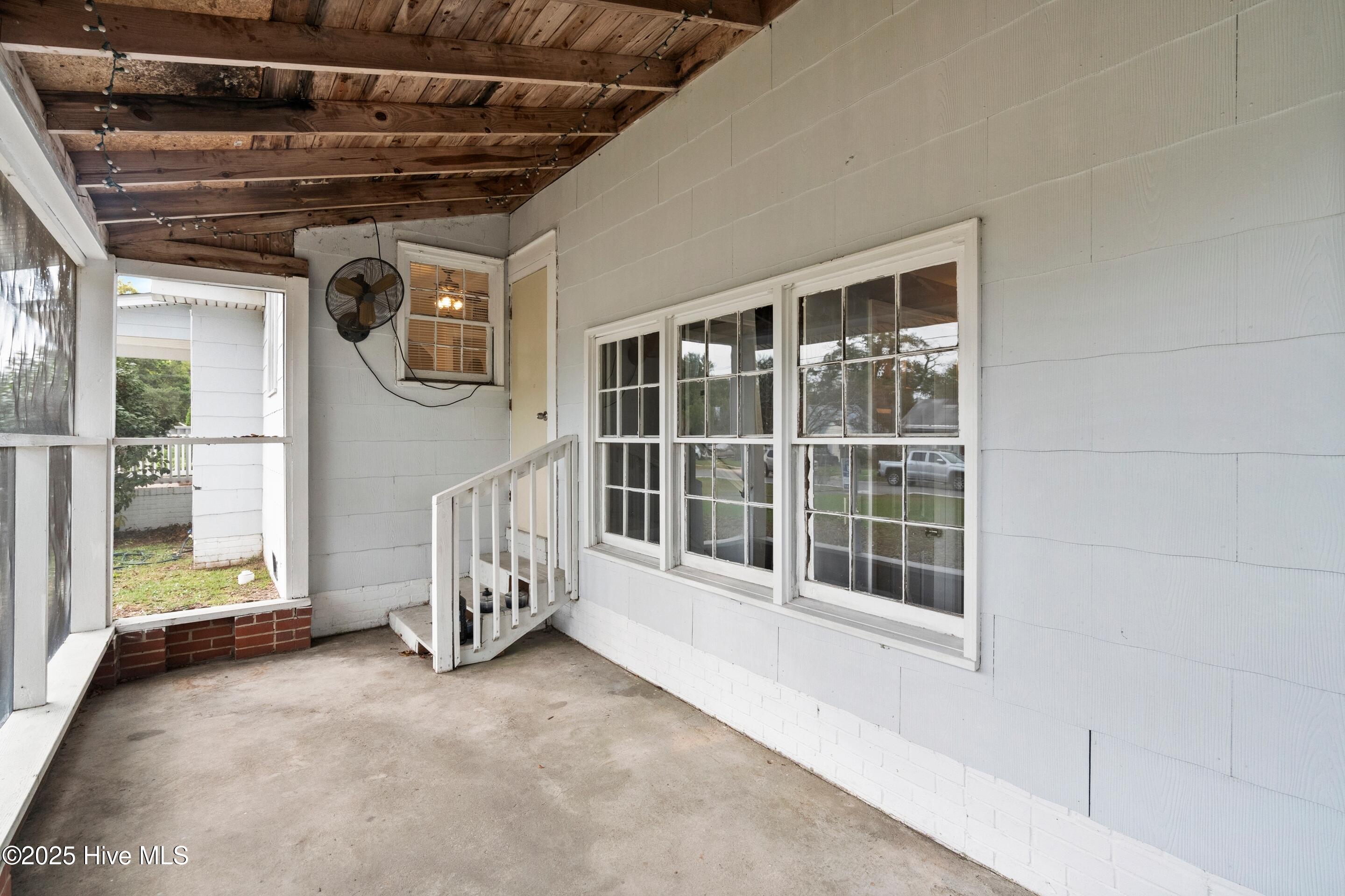 100521432 | Photo 30