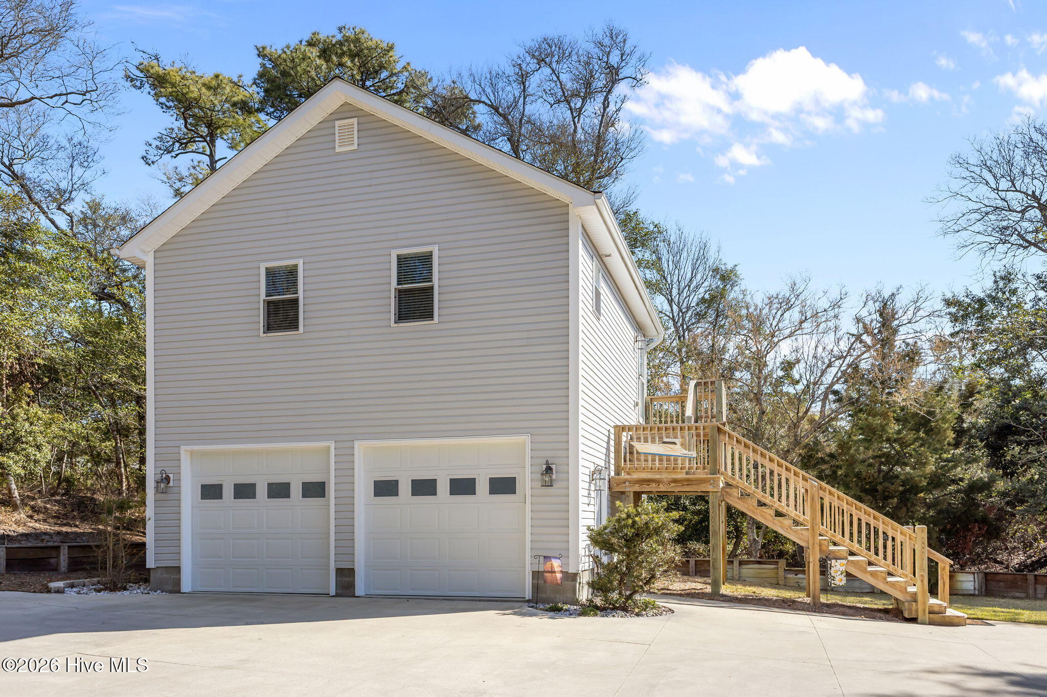 100561792 | Photo 25