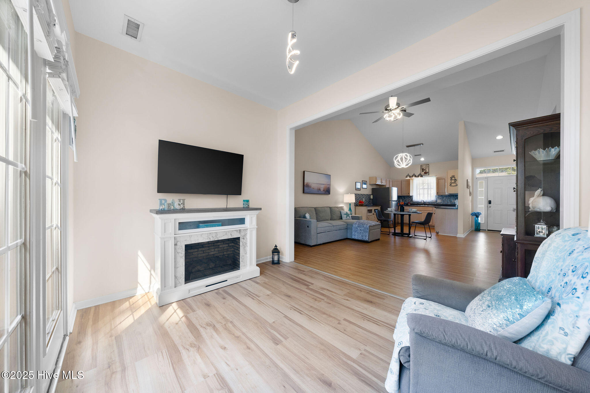 100513601 | Photo 22