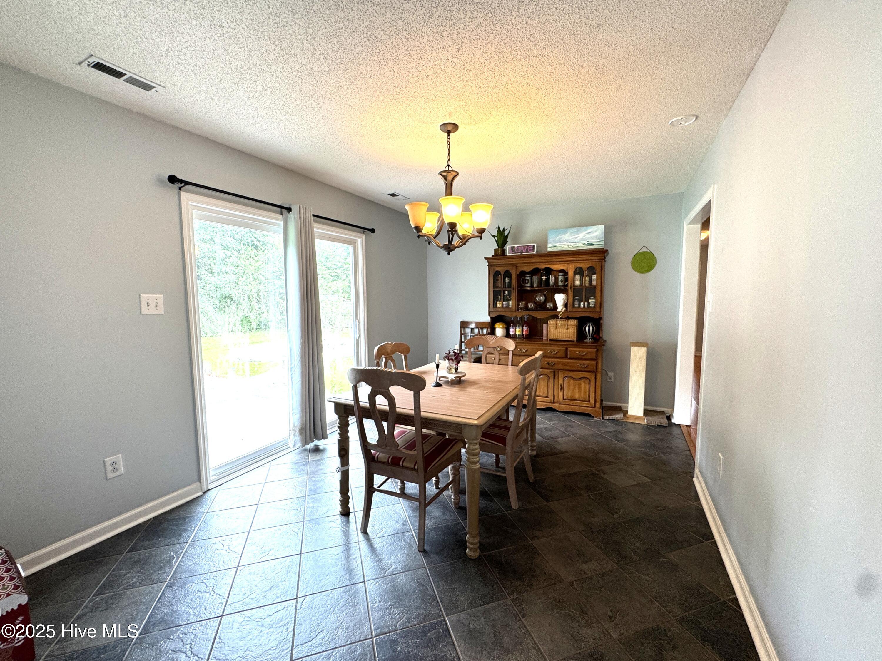 20250807_190302786_iOS