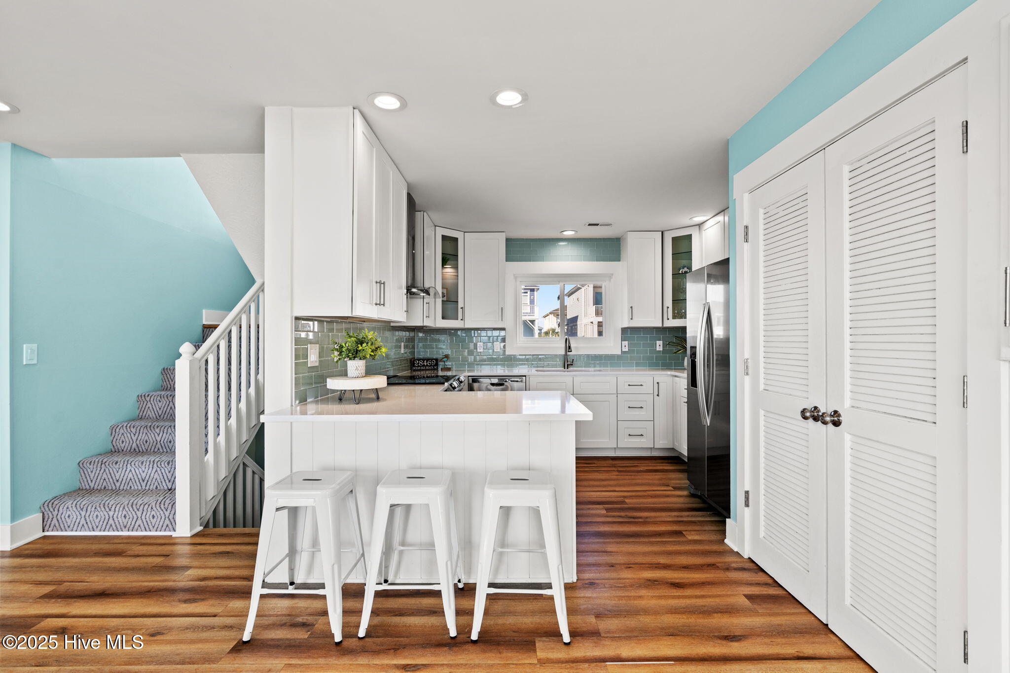 100540283 | Photo 13