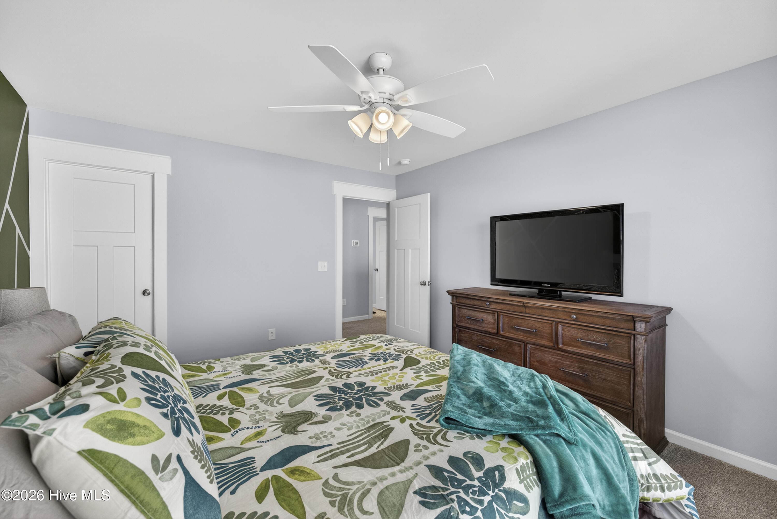 100548256 | Photo 40