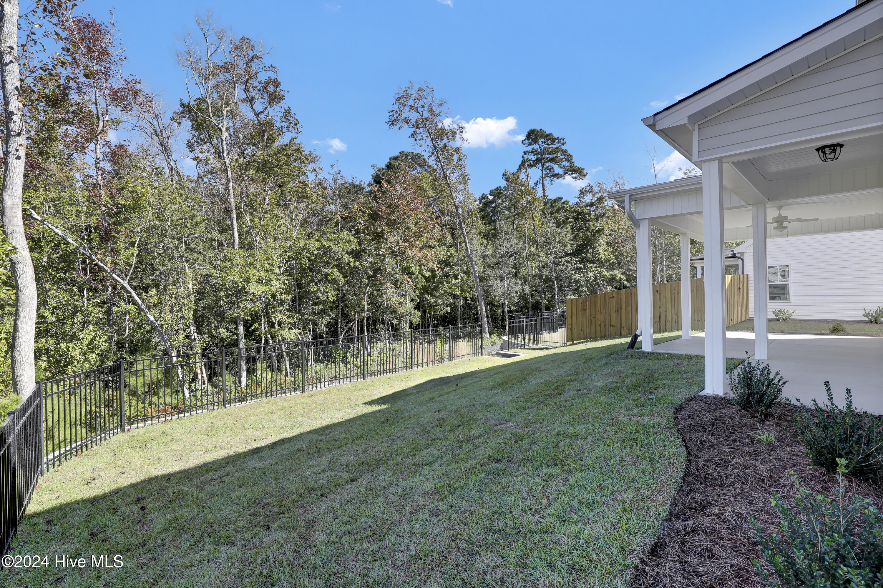 100477041 | Photo 30