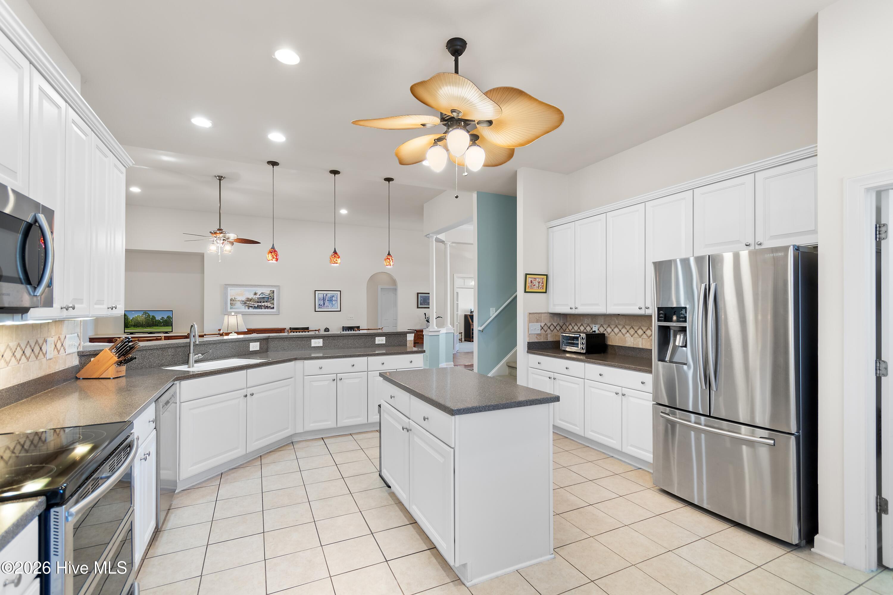 100549811 | Photo 16