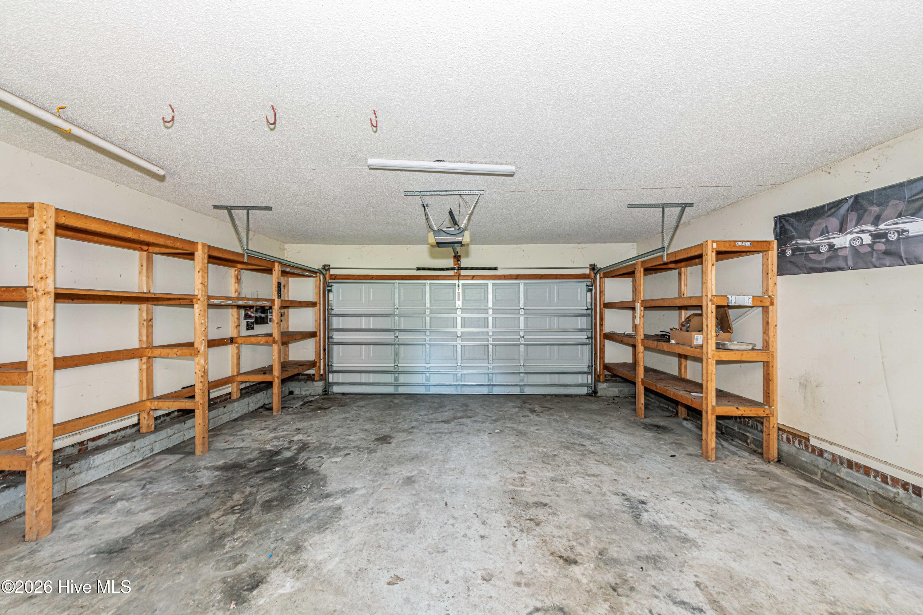 100568422 | Photo 55