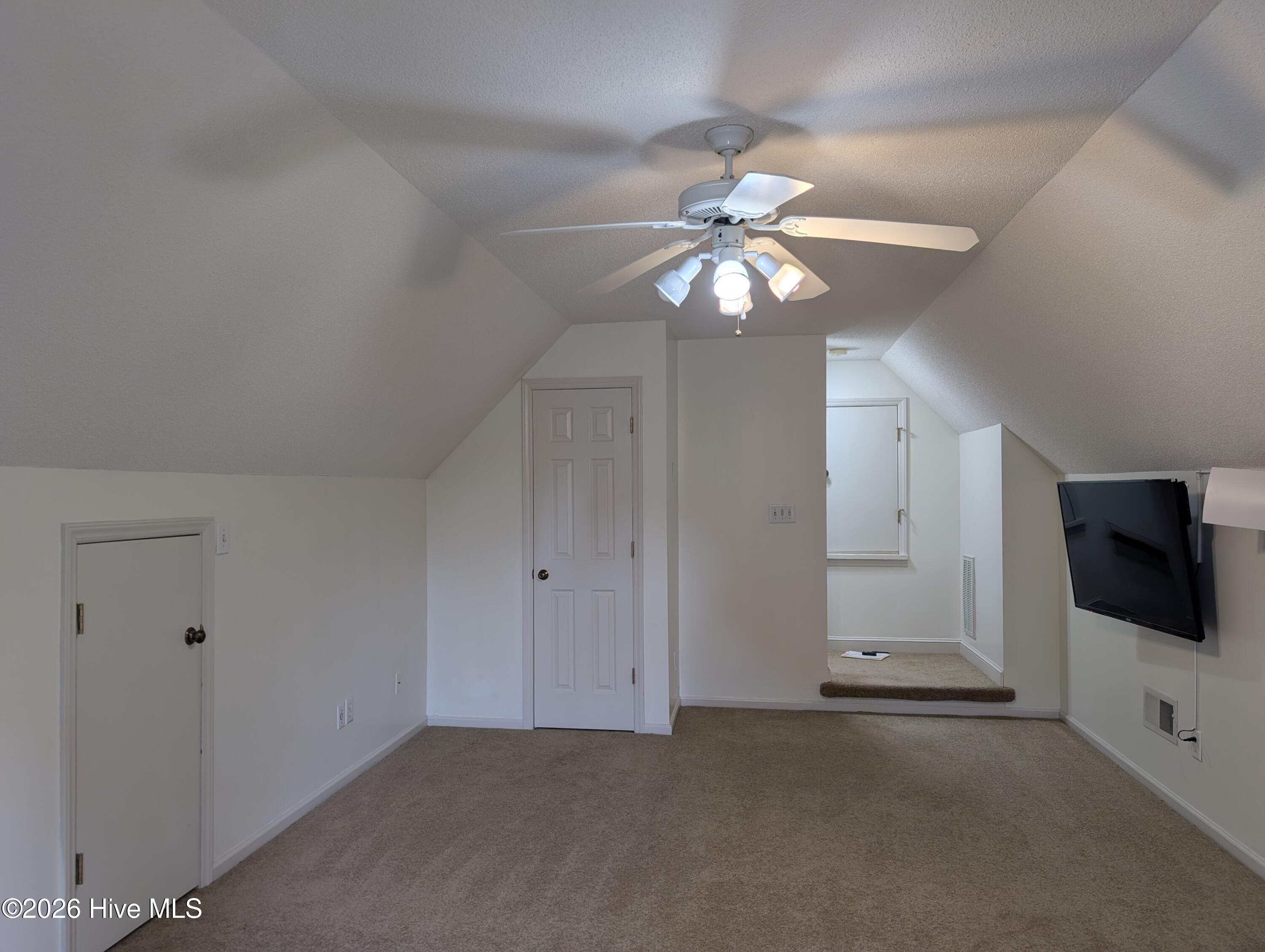 100561832 | Photo 30