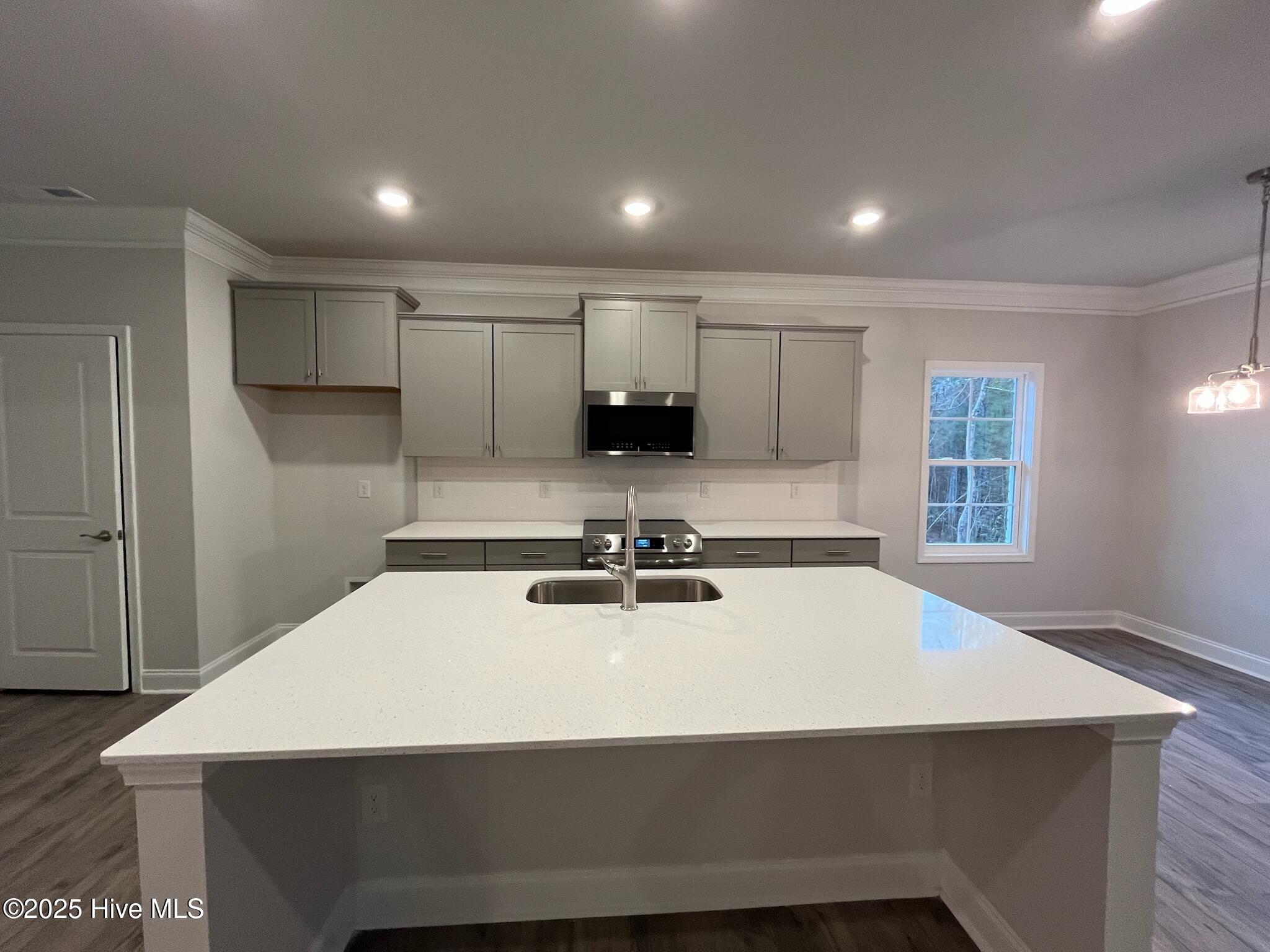 100531849 | Photo 16