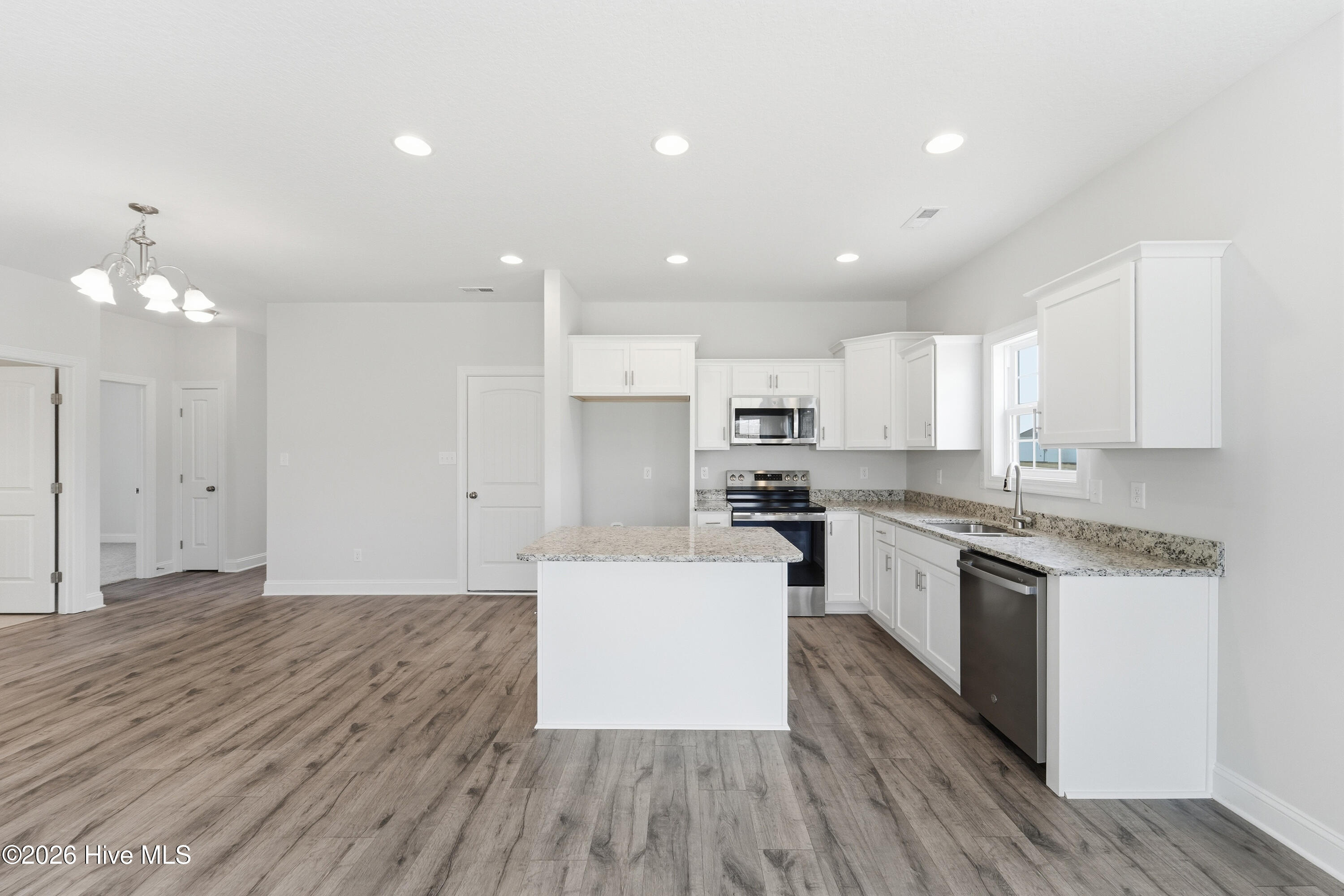 100526991 | Photo 12