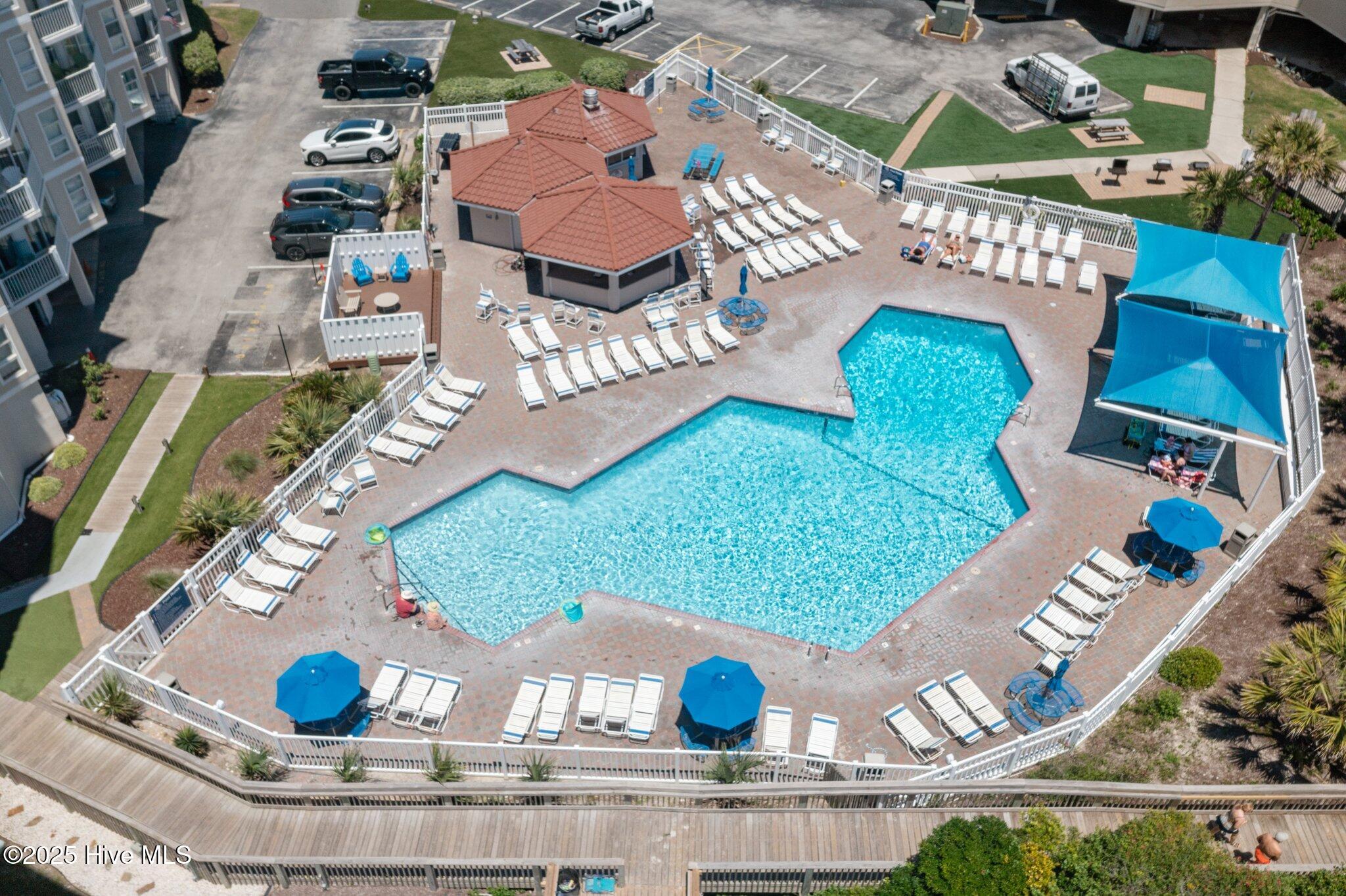 100525315 | Photo 48