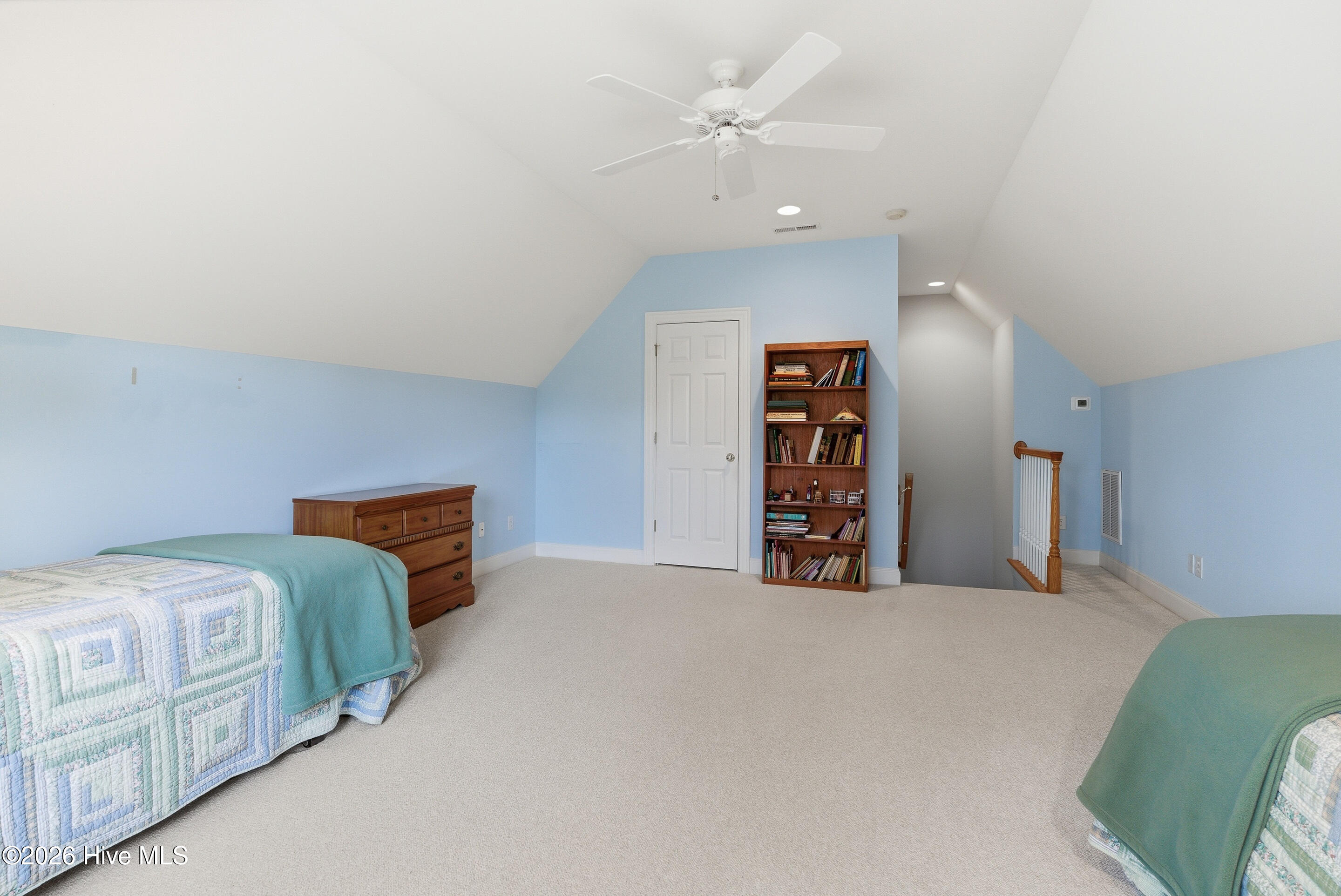 100568595 | Photo 42