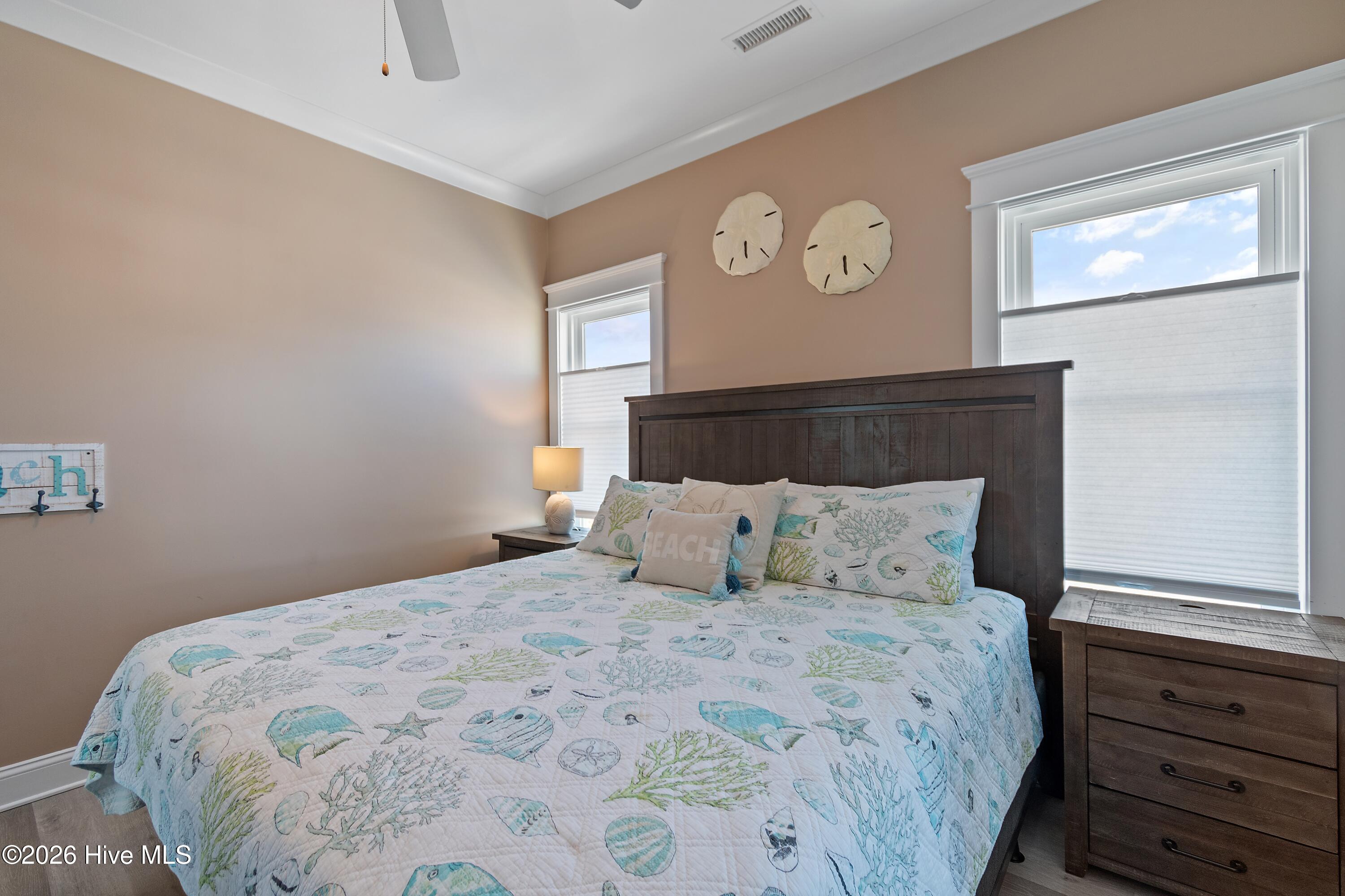 100557175 | Photo 44