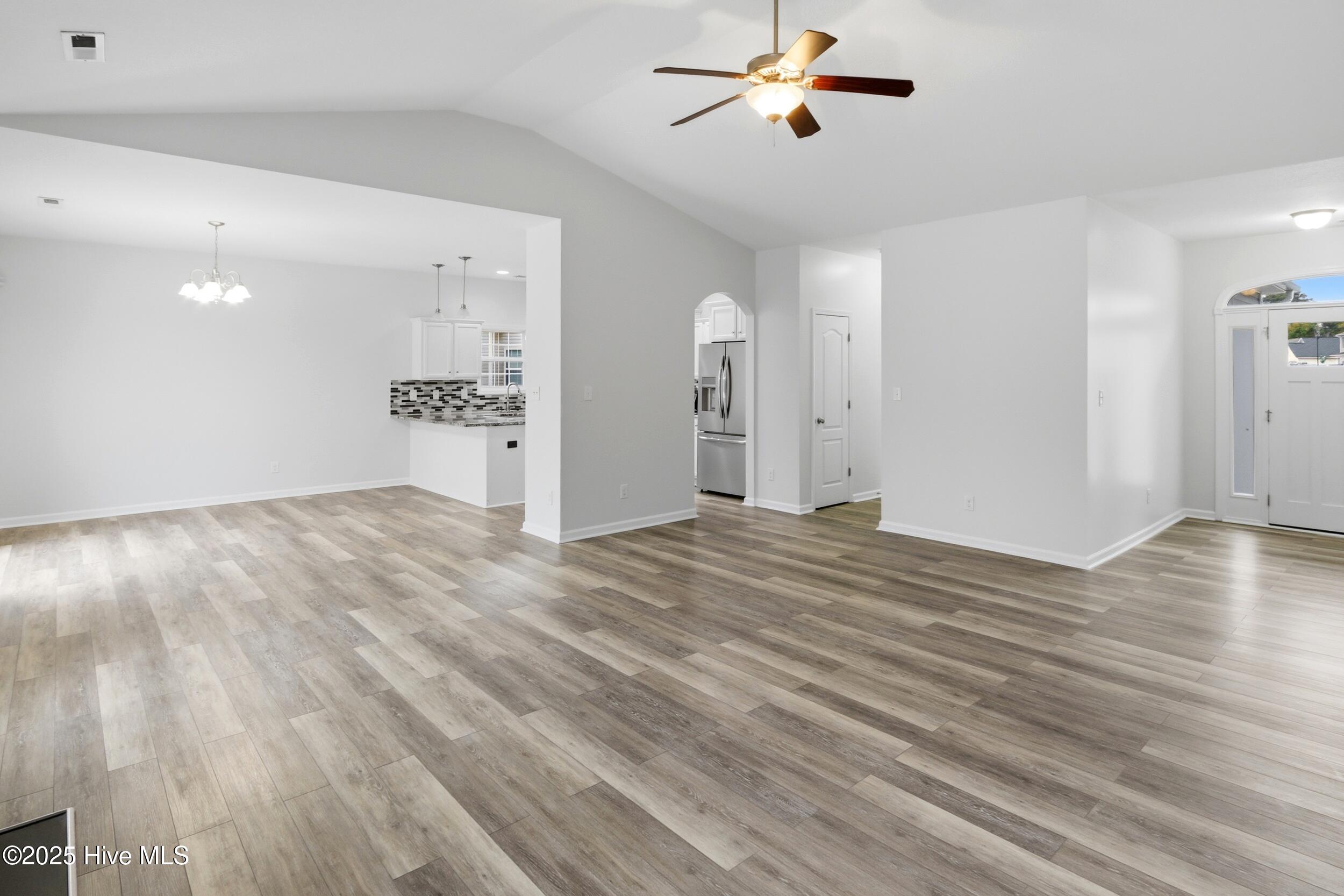 100545601 | Photo 10