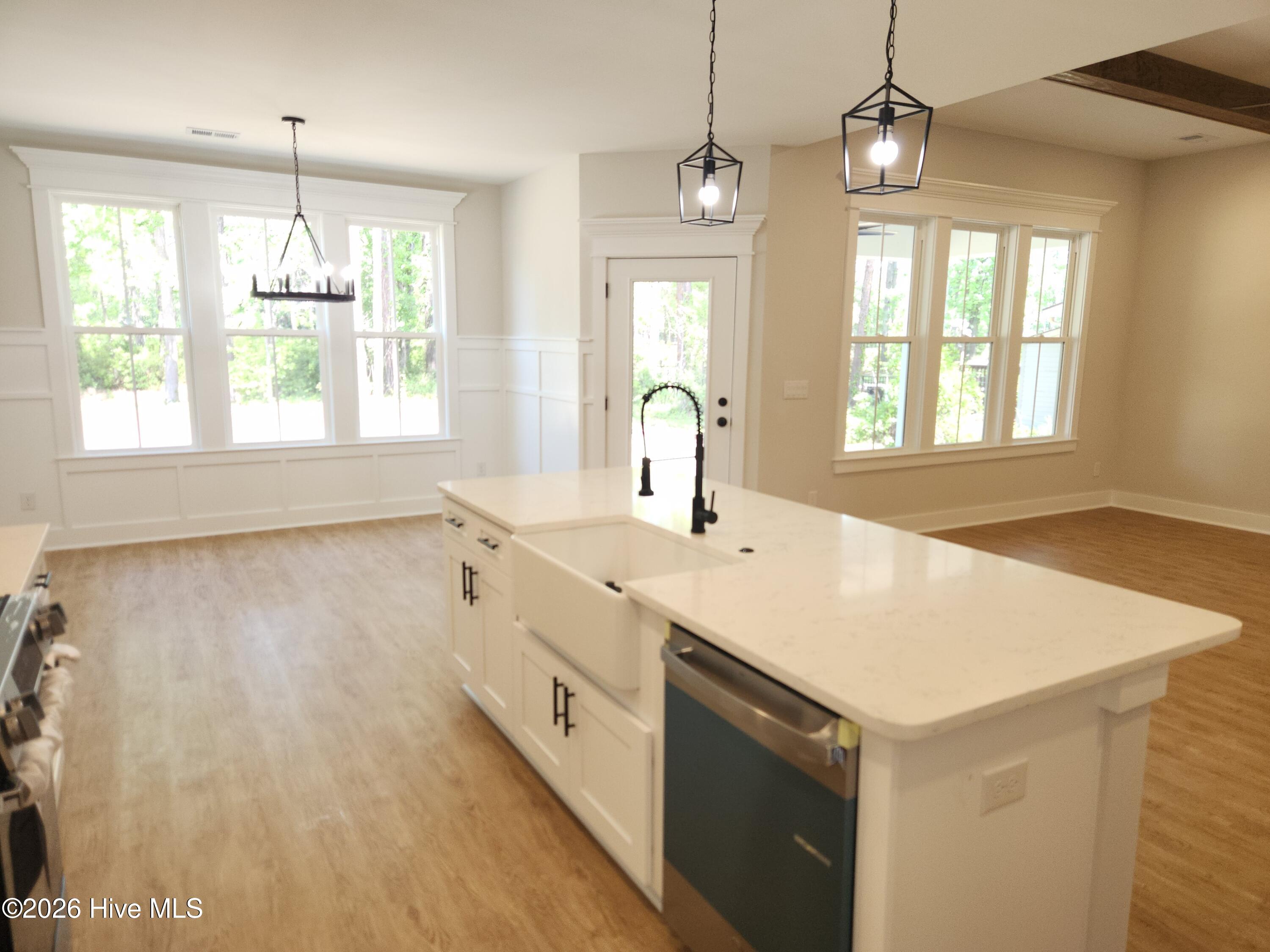 100567730 | Photo 16