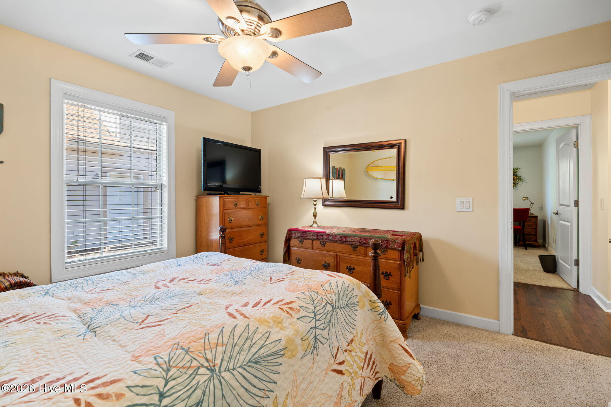 100567853 | Photo 29