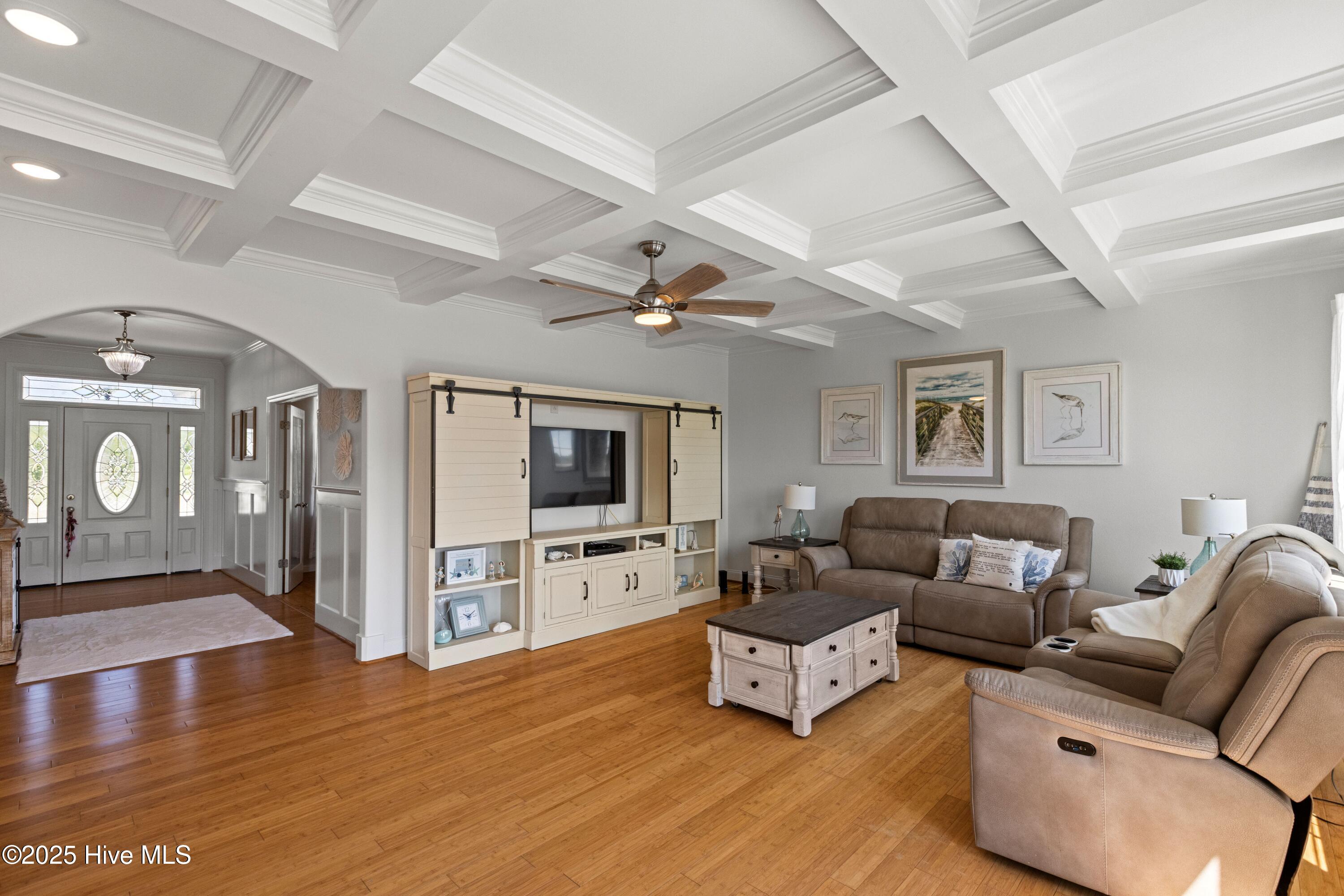 100532894 | Photo 12