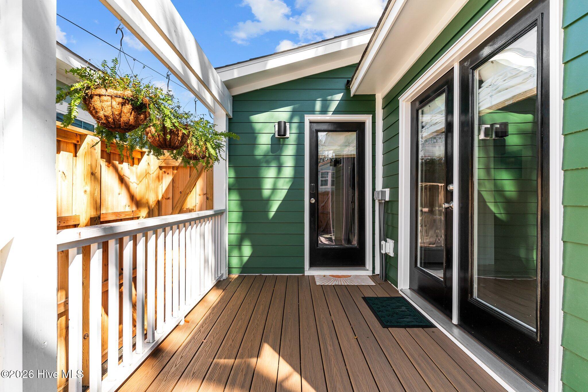 100557813 | Photo 42