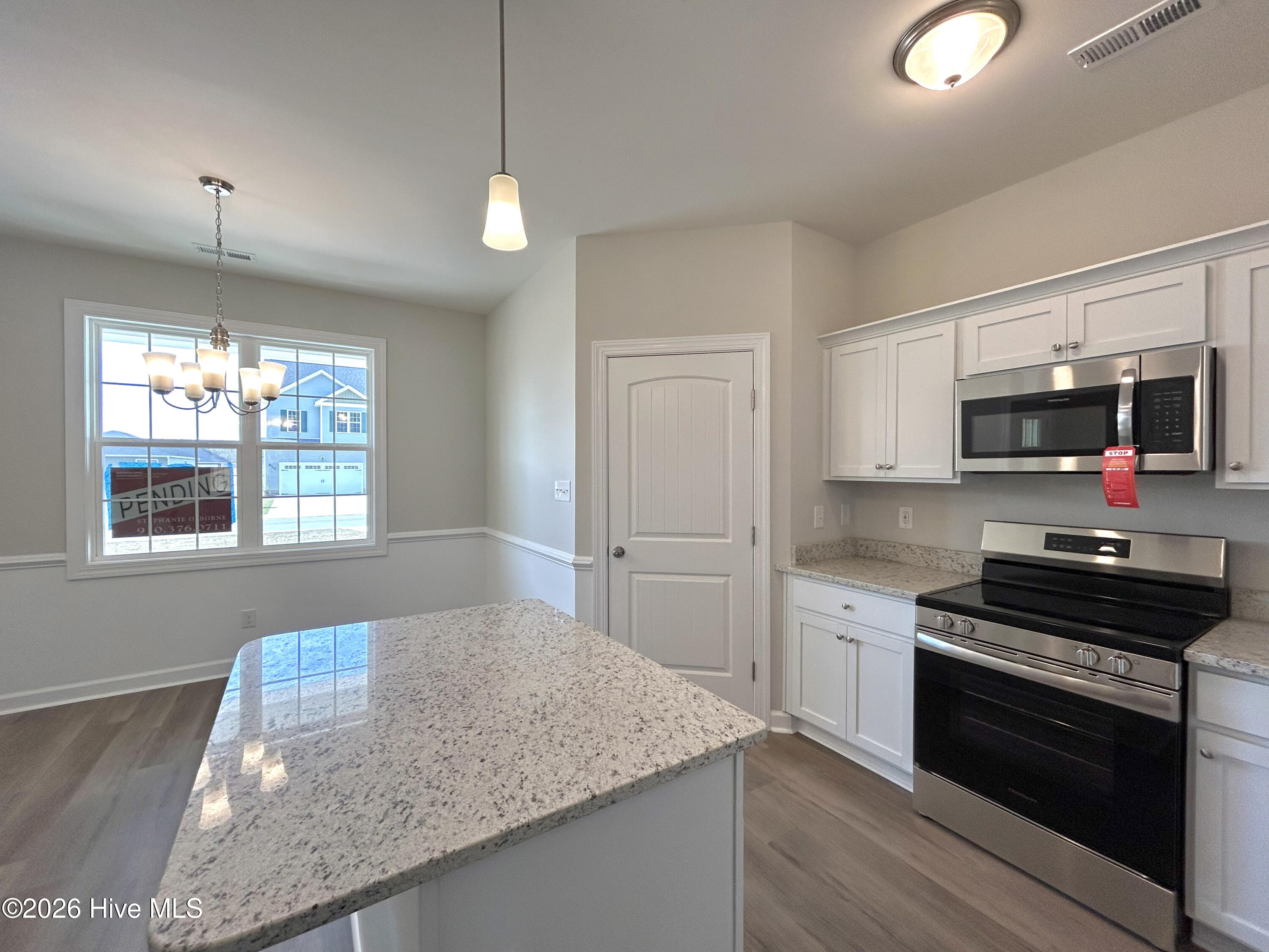 100560362 | Photo 24