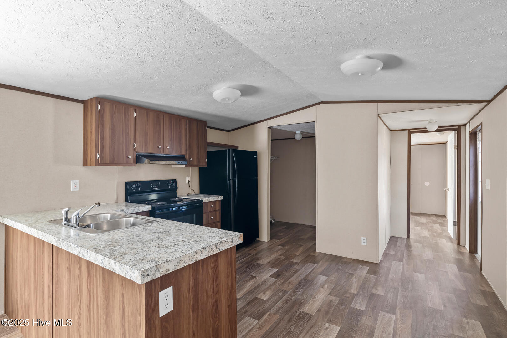 100533118 | Photo 10