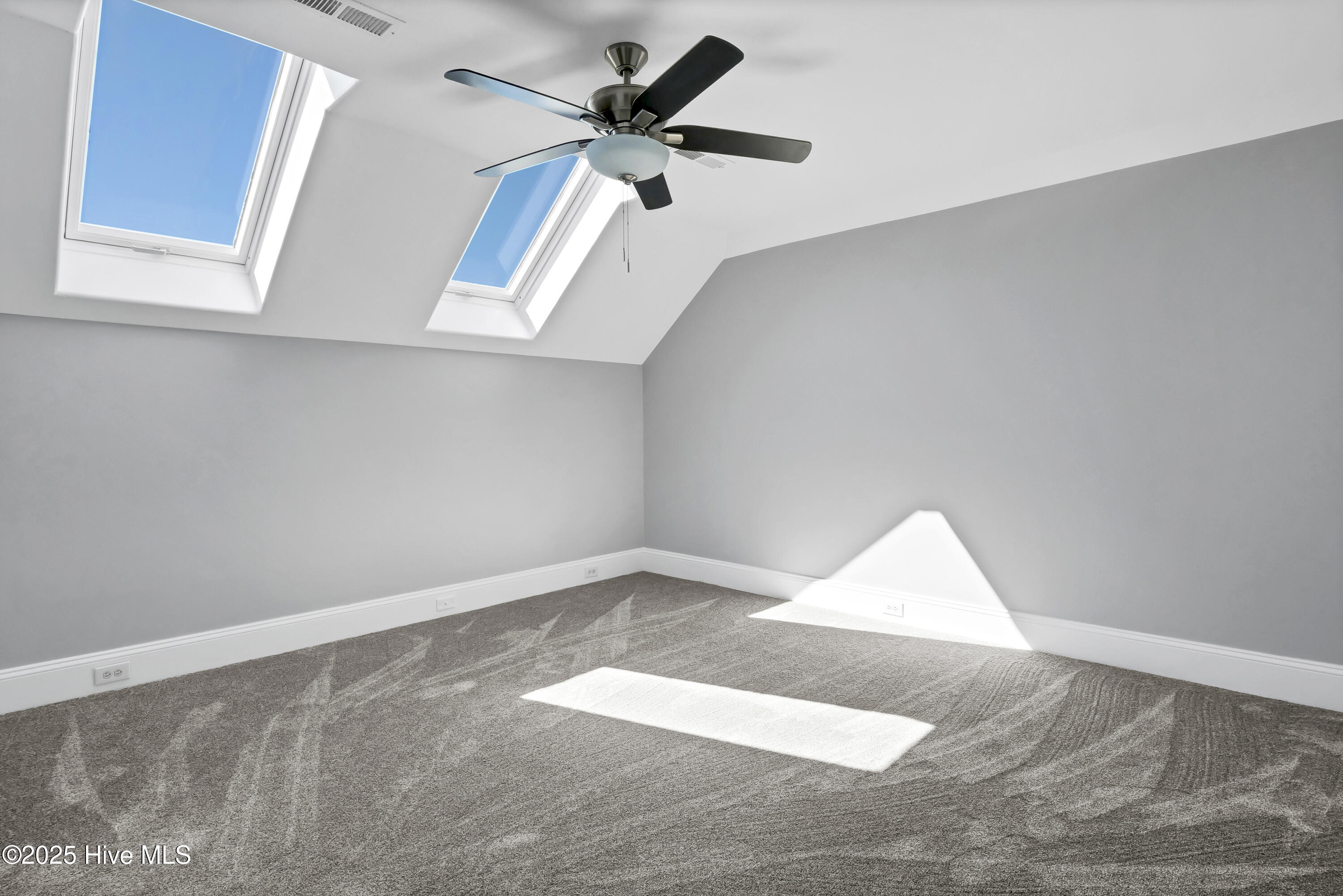 100547030 | Photo 30