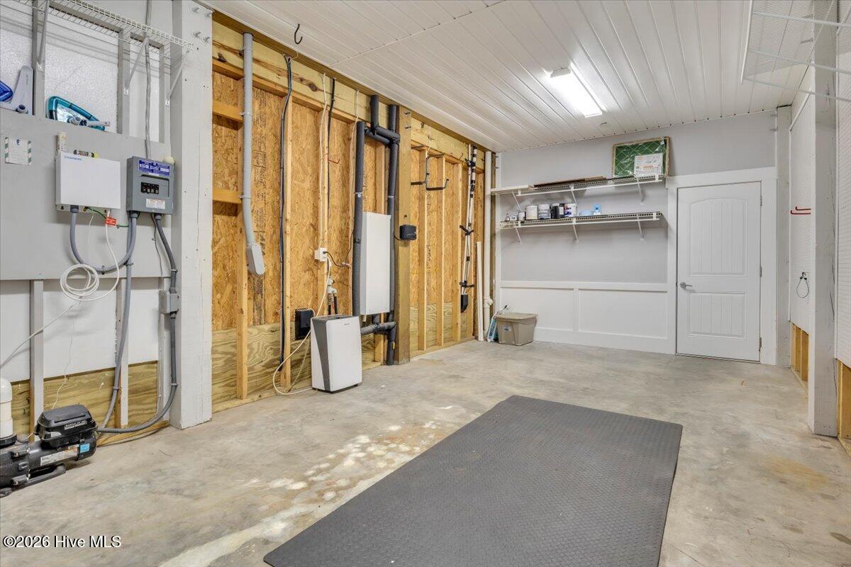 100569217 | Photo 52