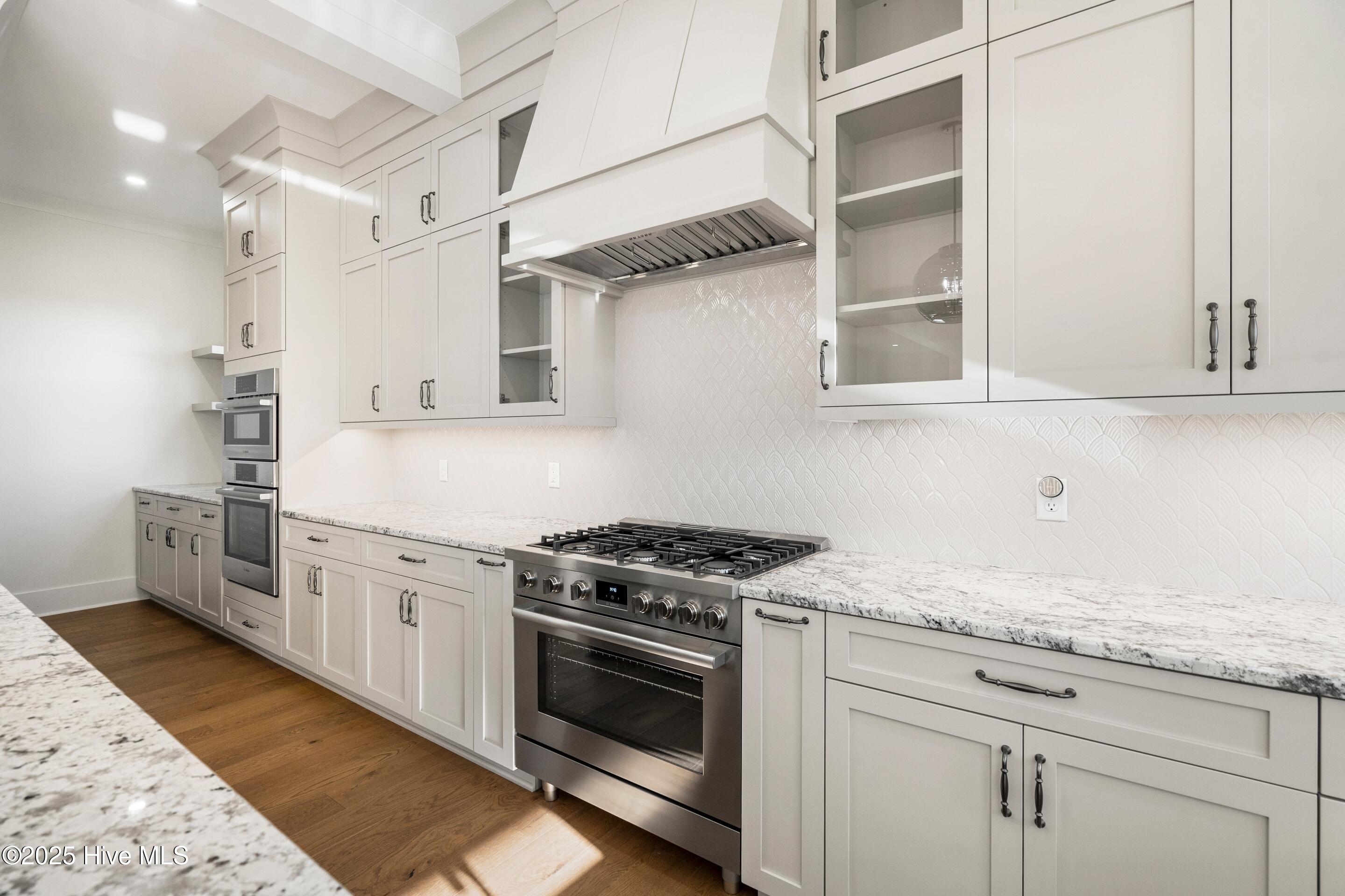 100545730 | Photo 42