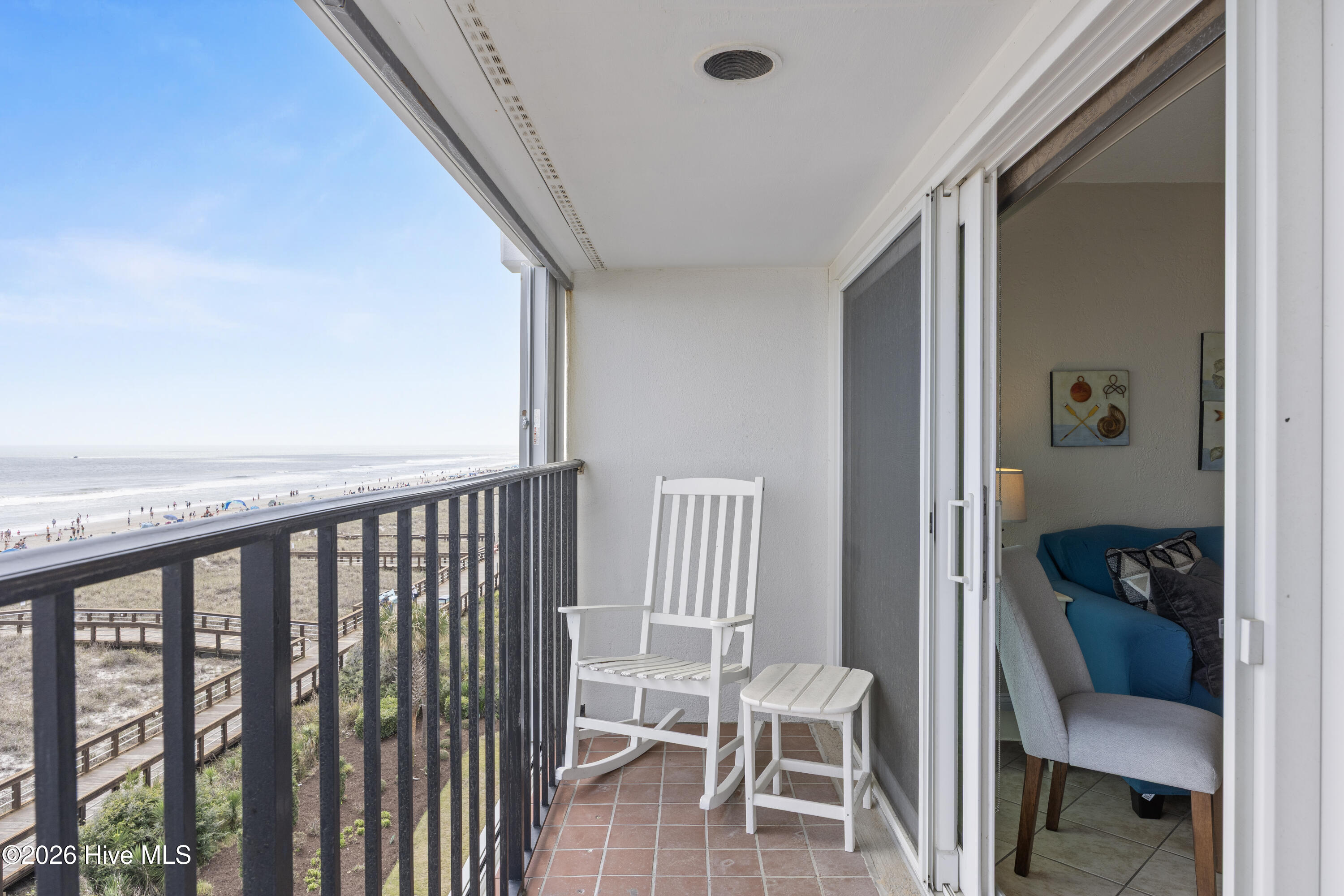 100564561 | Photo 33