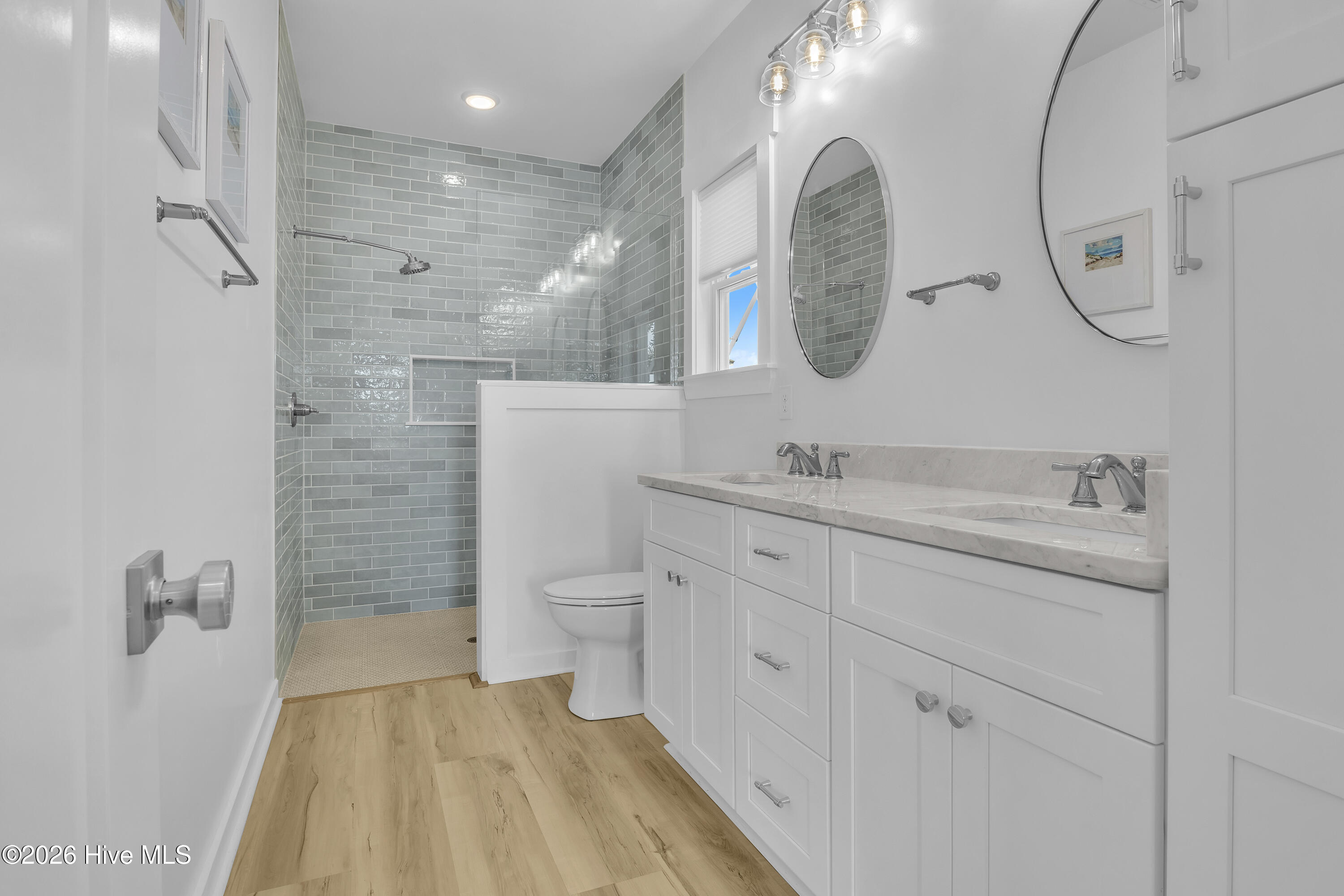 100549565 | Photo 35