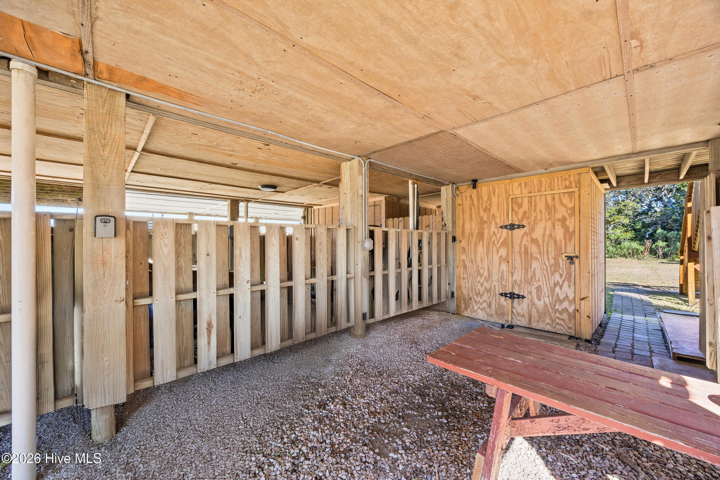 100549784 | Photo 26