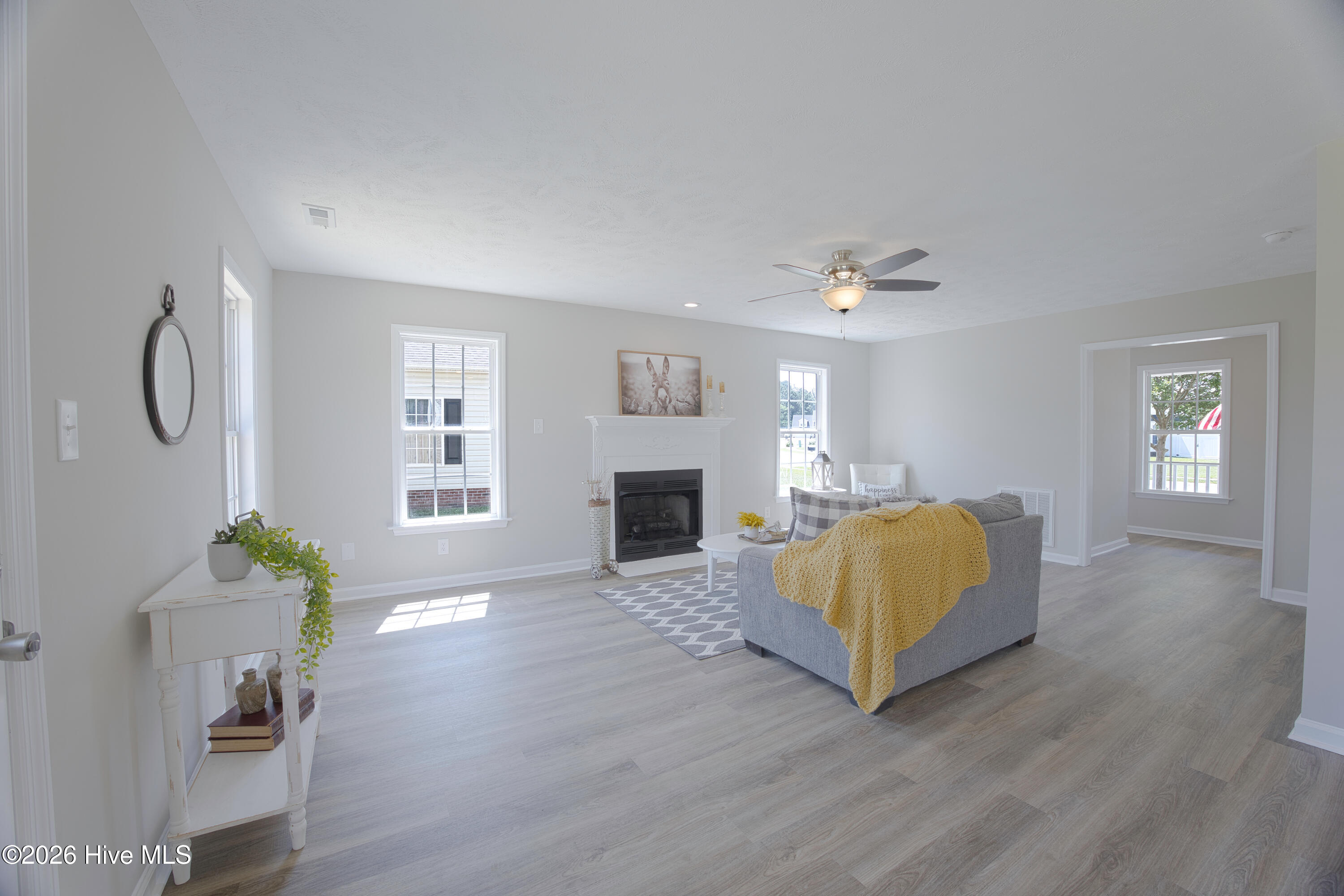 100570249 | Photo 16