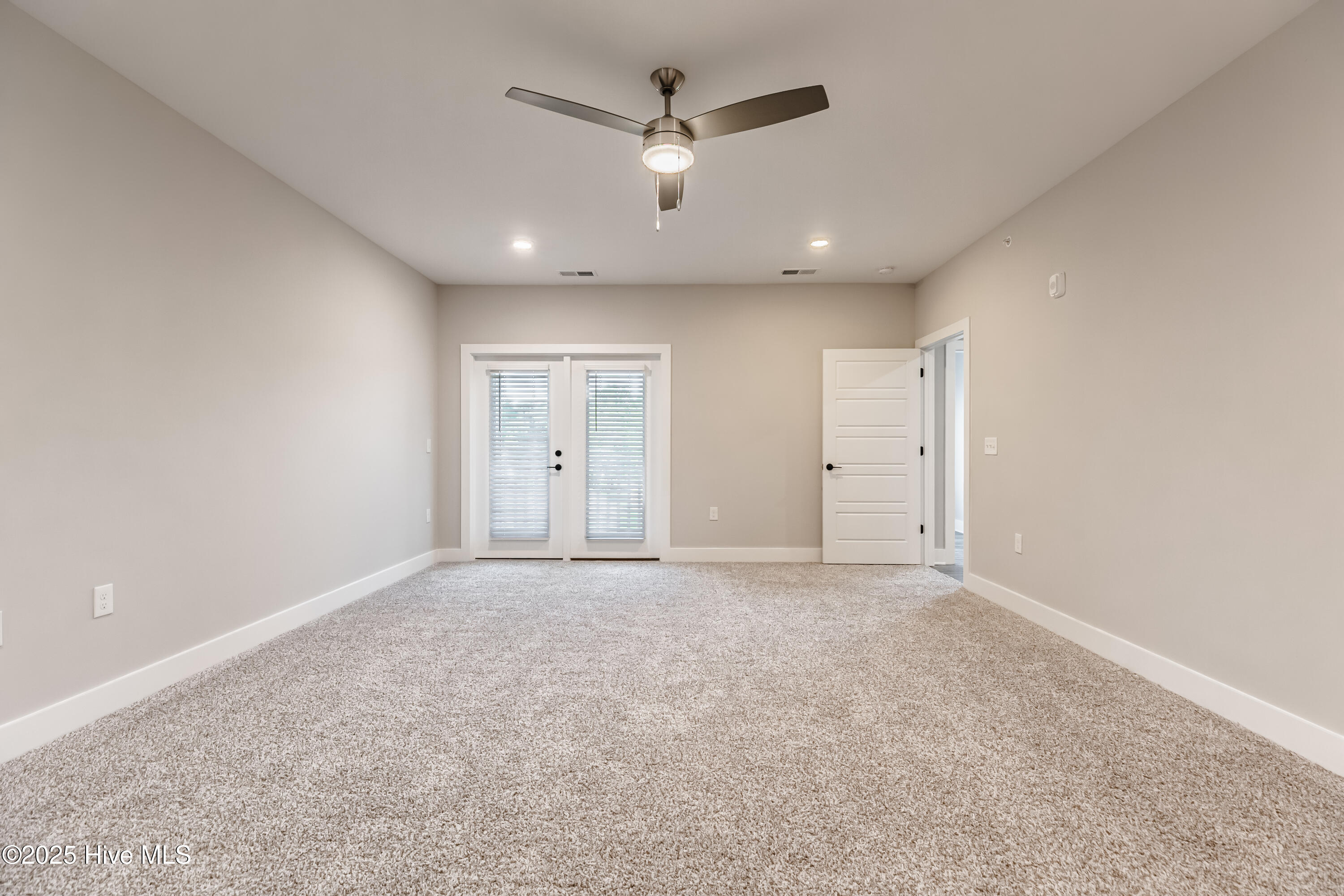 100529364 | Photo 21