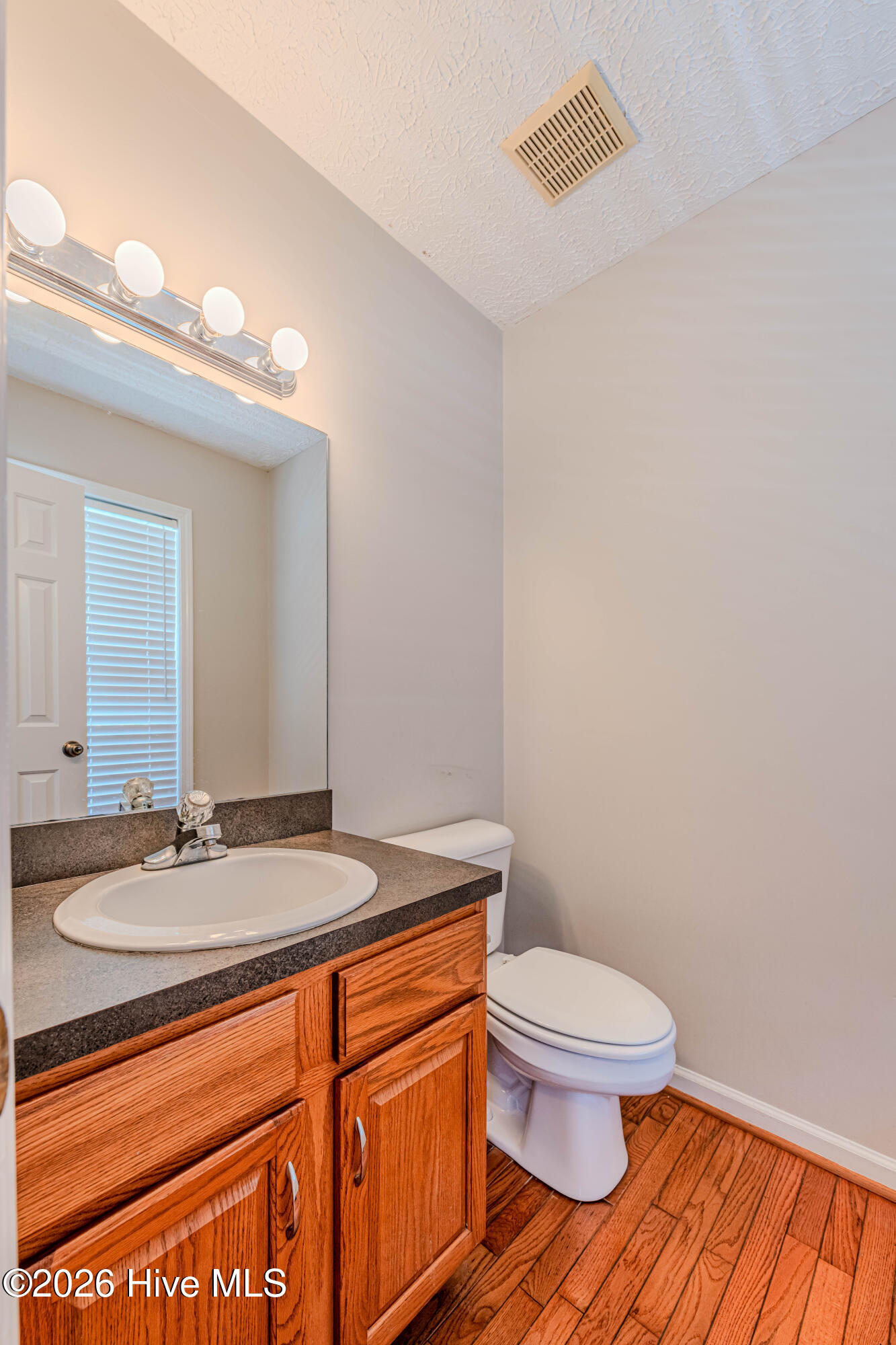 100569182 | Photo 25