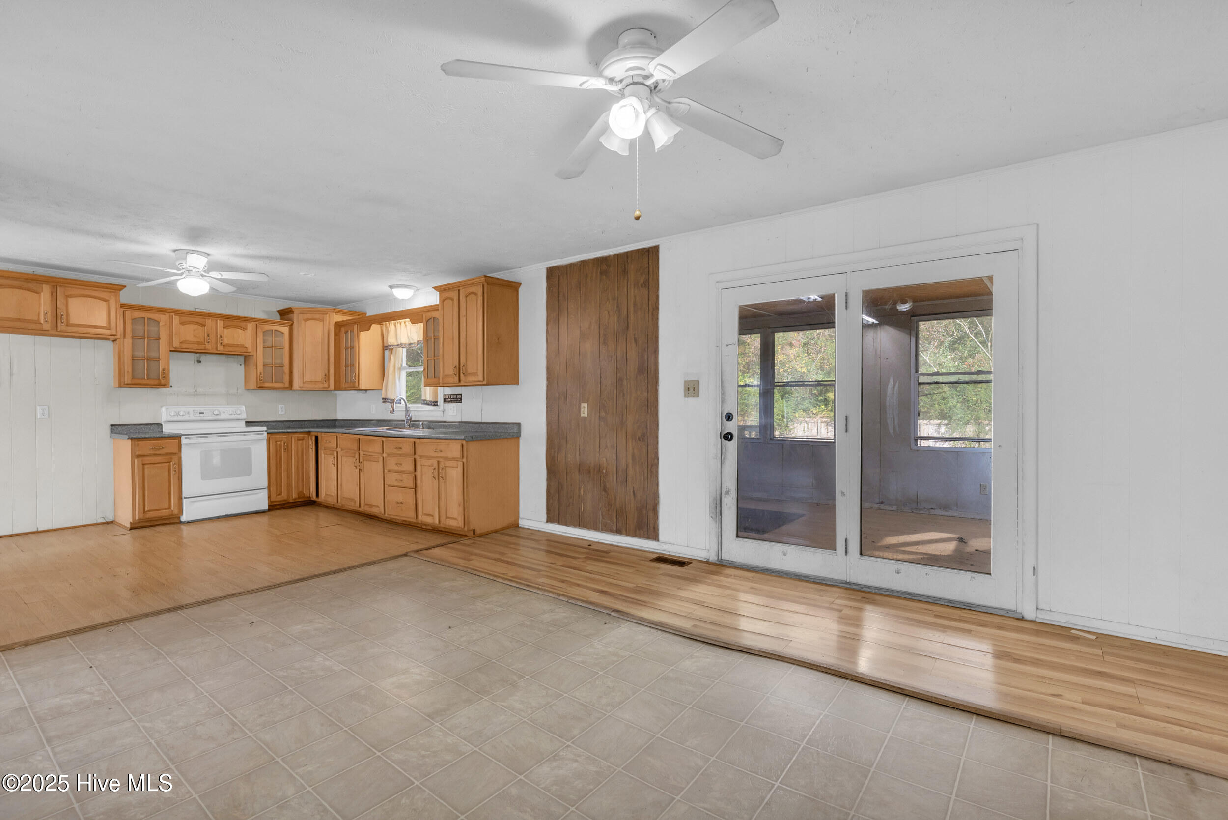 100543256 | Photo 15