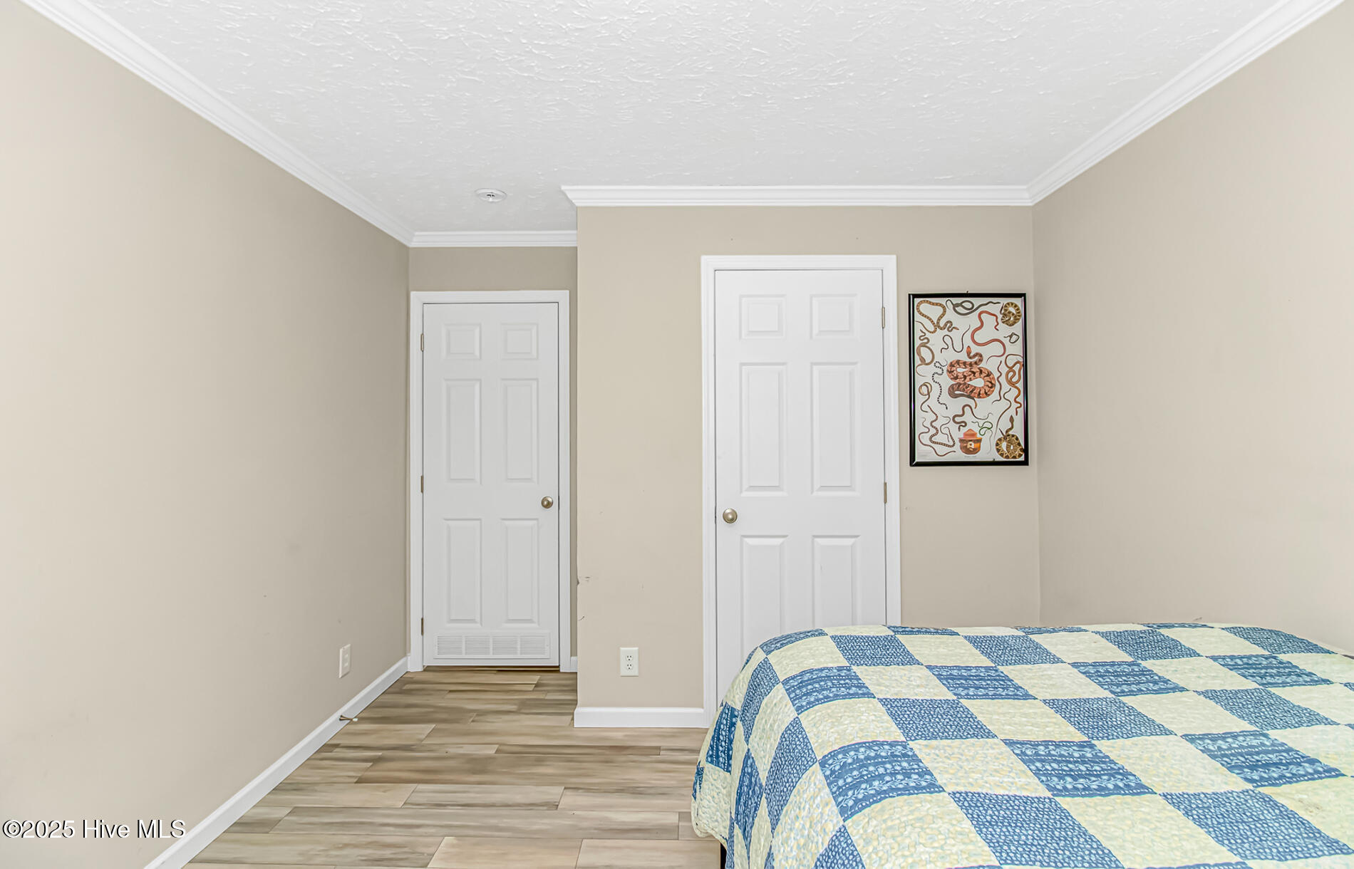 100510788 | Photo 12