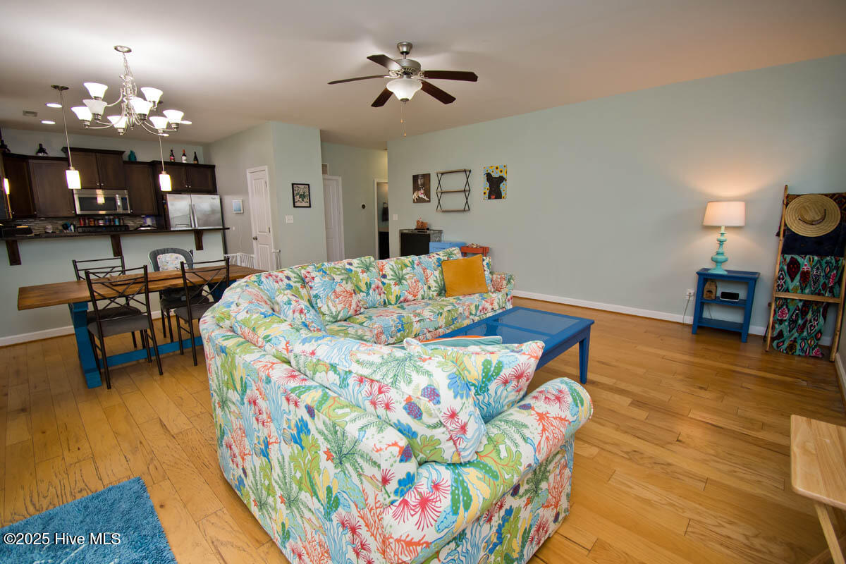 100534279 | Photo 21