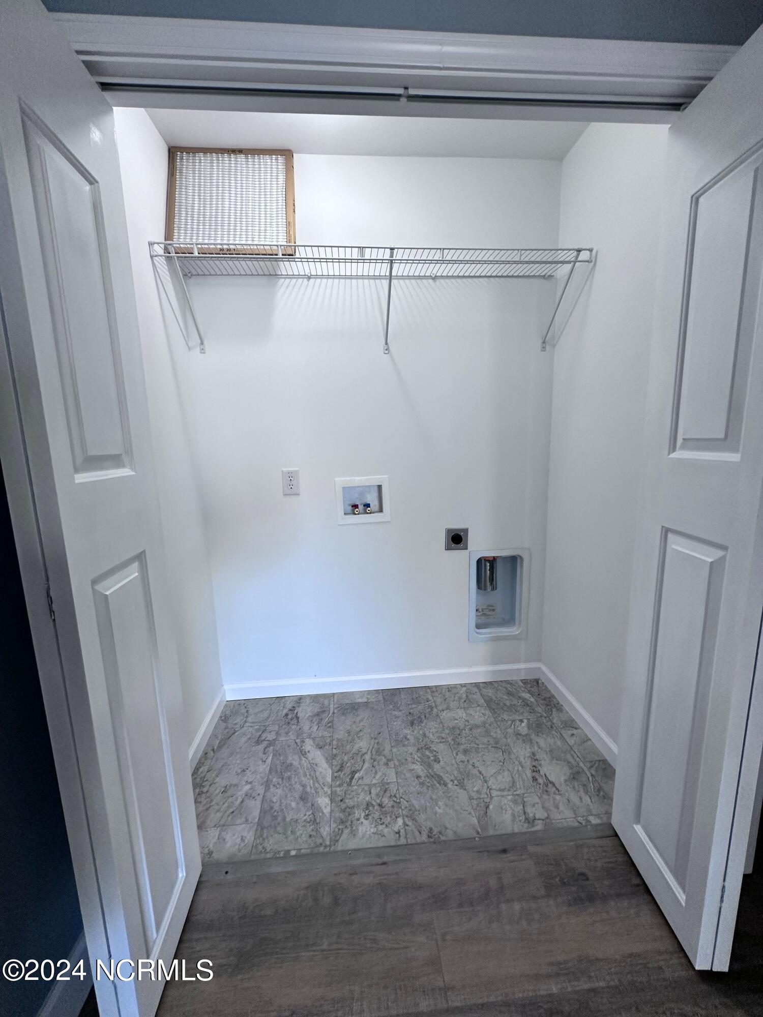 100563829 | Photo 12