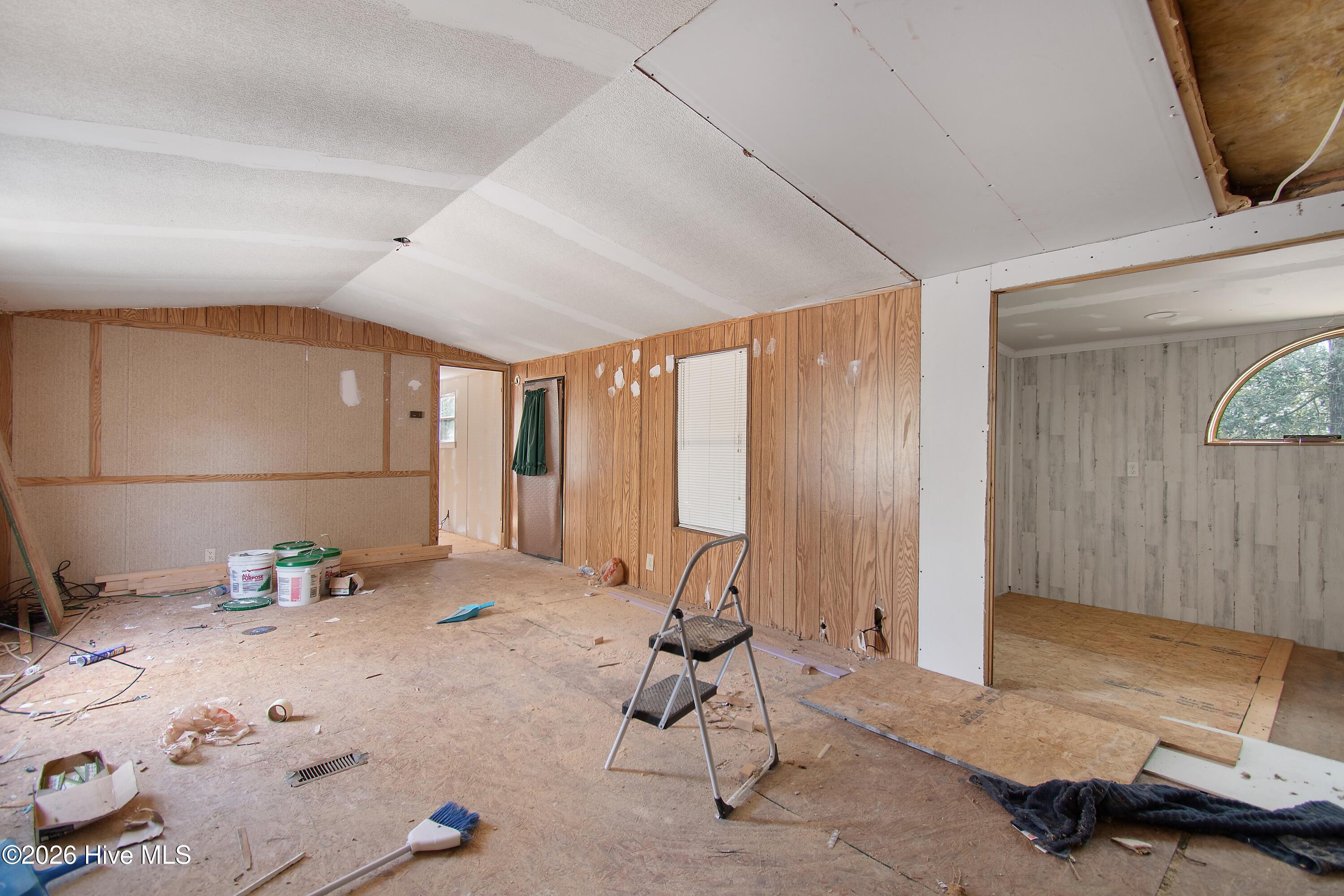 100567014 | Photo 18